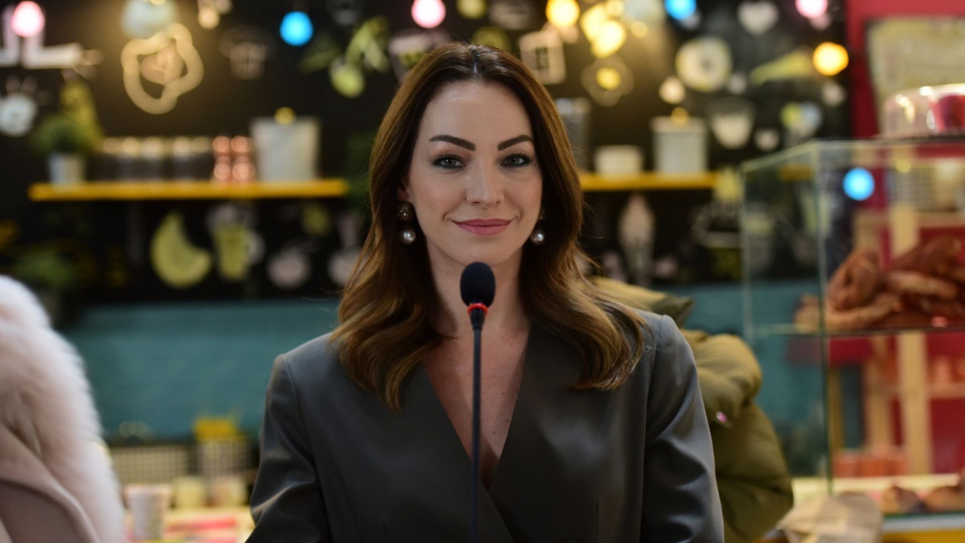 Asli Mavitan (Ayla) in una scena di Tutto per la mia famiglia 2
