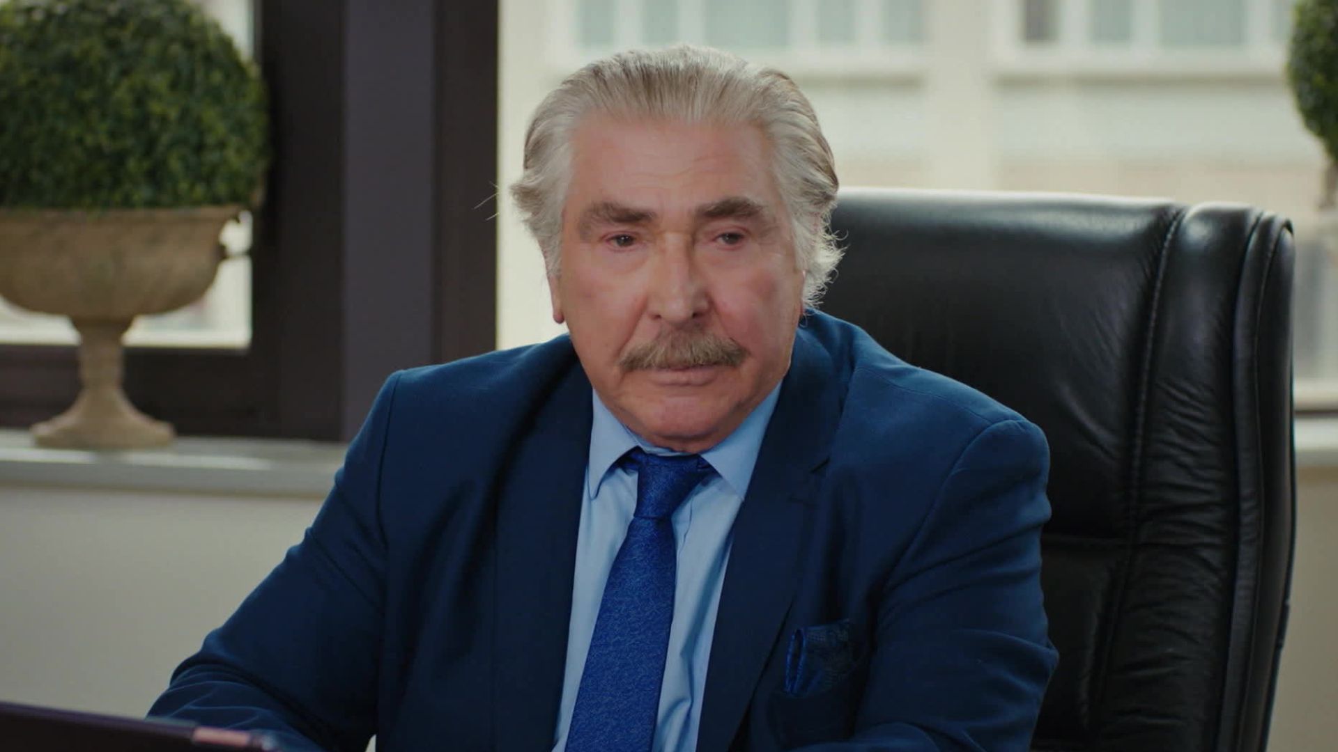 Erdal Ozyagcilar (Hasan Ali) in una scena di Forbidden Fruit 4