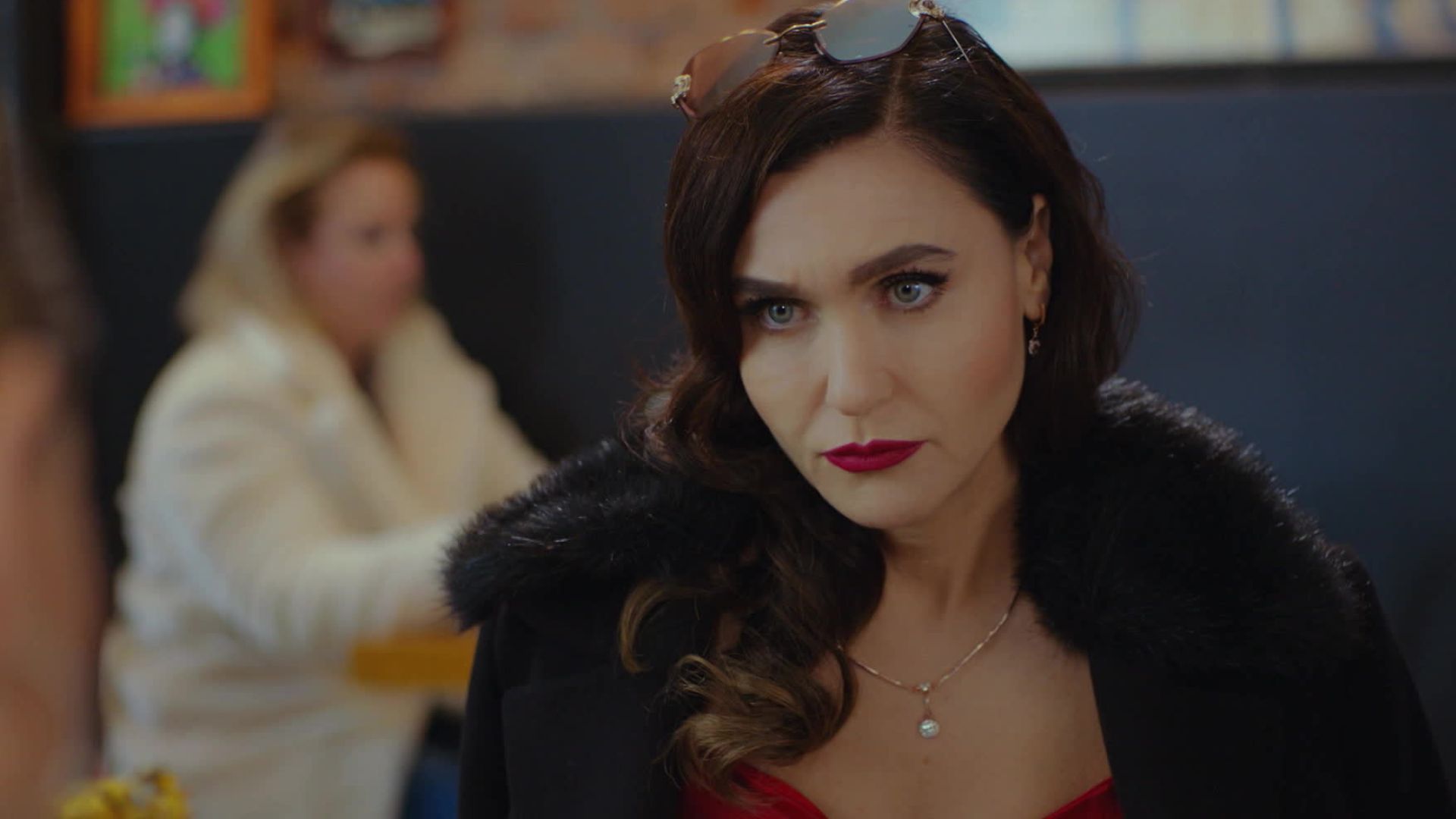 Sevval Sam (Ender) in una scena di Forbidden Fruit 3