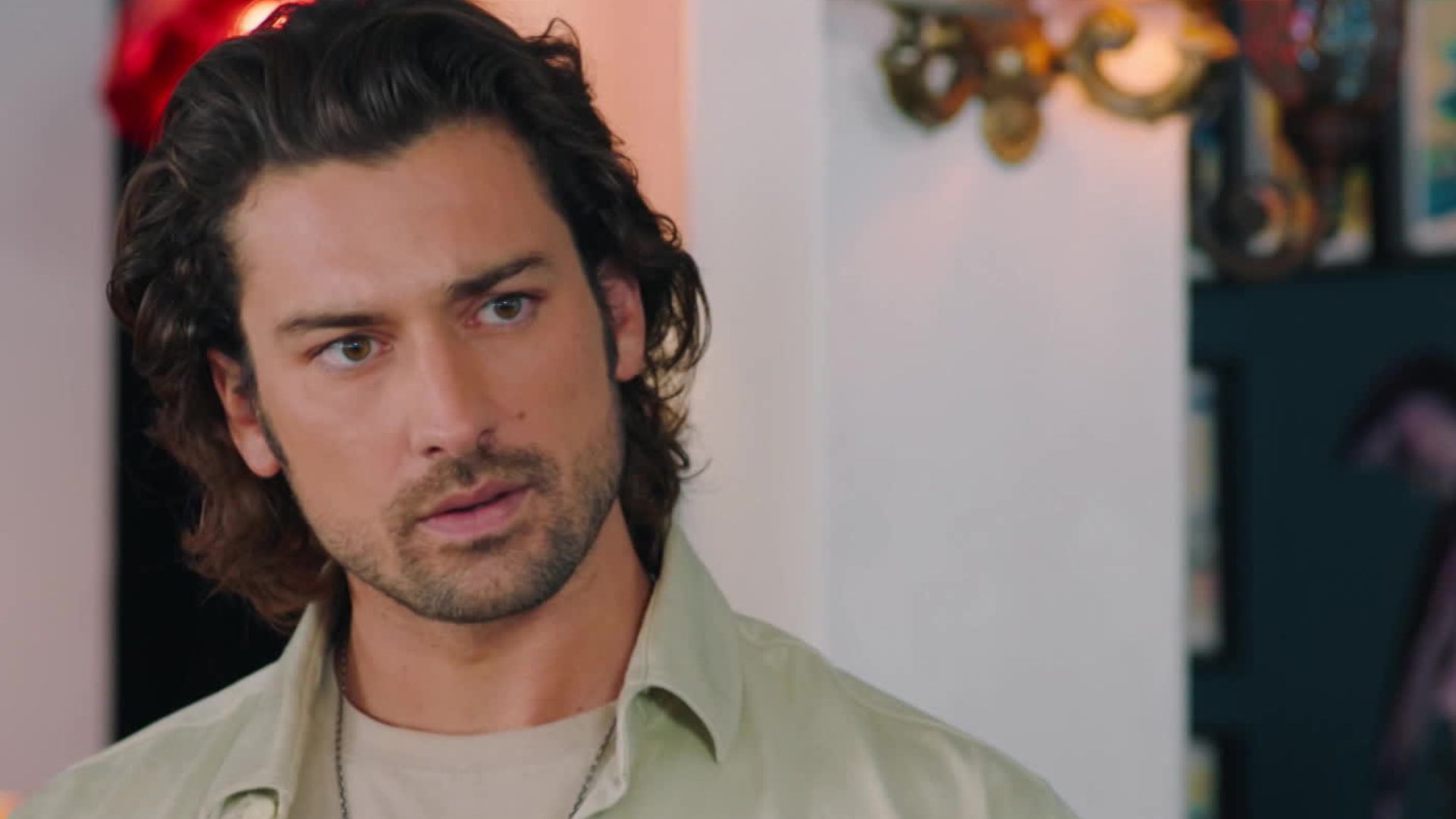 Alp Navruz (Poyraz) in una scena di Be my Sunshine