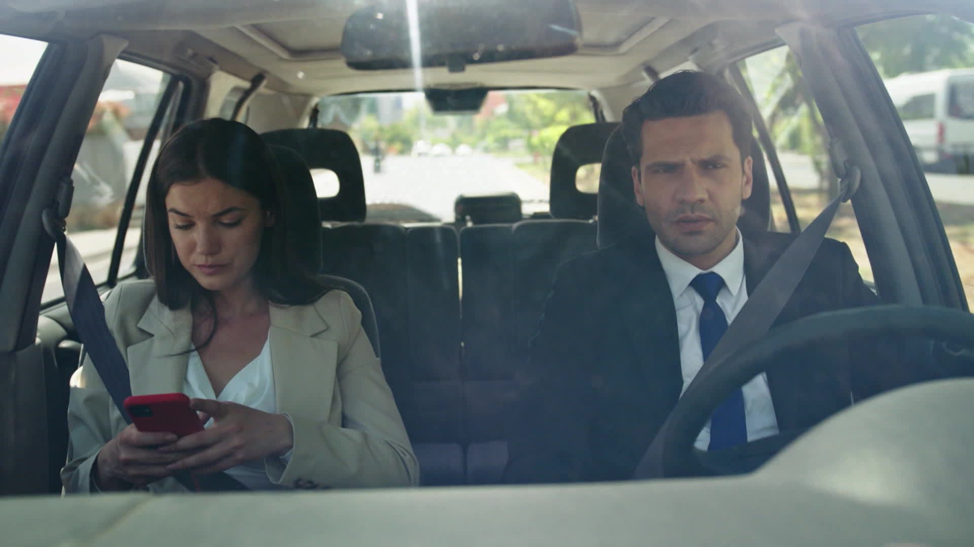 Ceylin e Ilgaz in una scena di Segreti di famiglia