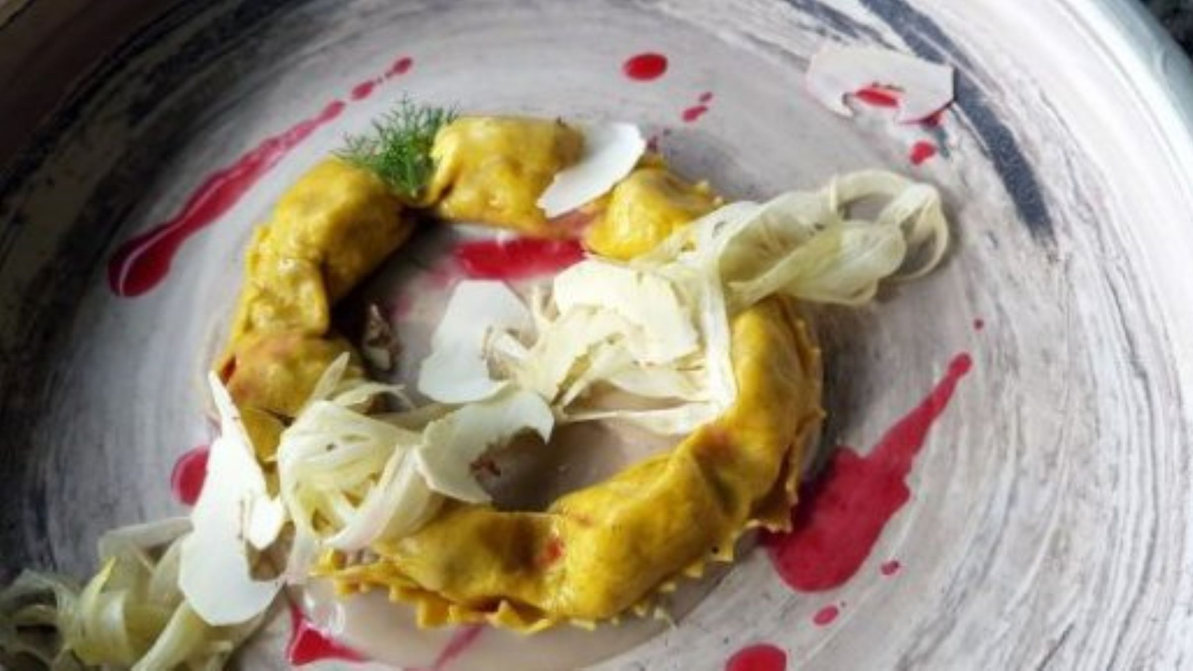 Paolo Trippini, ravioli ripieni di cinturello orvietano, accompagnata da crema di castagne e finocchio - Credits: Courtesy Press Office