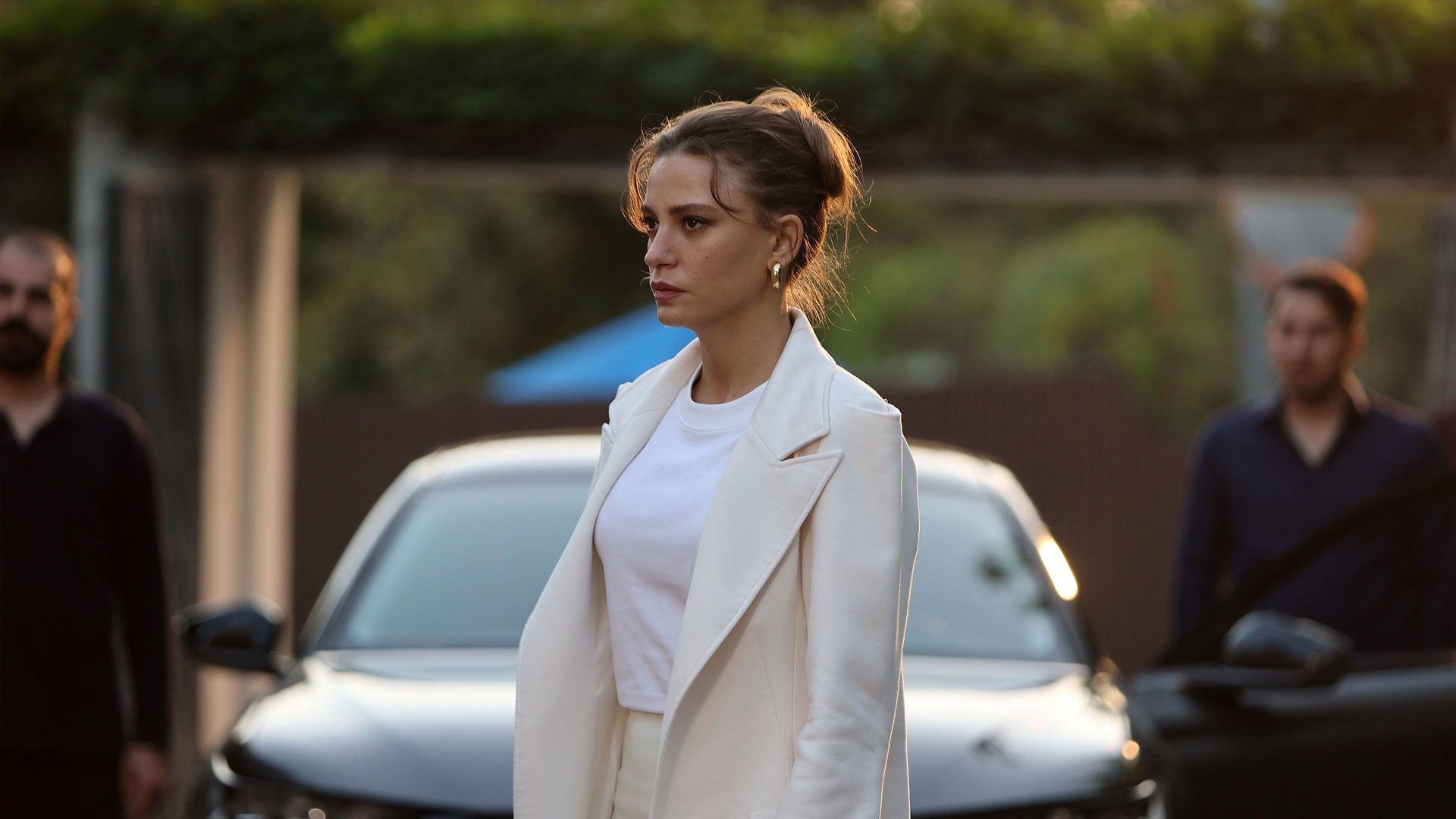 Serenay Sarıkaya (Devin) in una scena di The Family 2