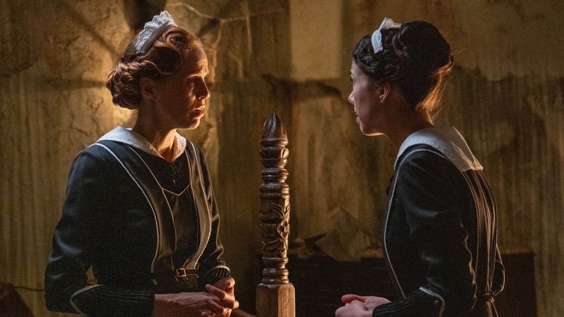 Maria Castro (Pia Adarre) e Andrea Del Rio (Teresa) in una scena de La promessa