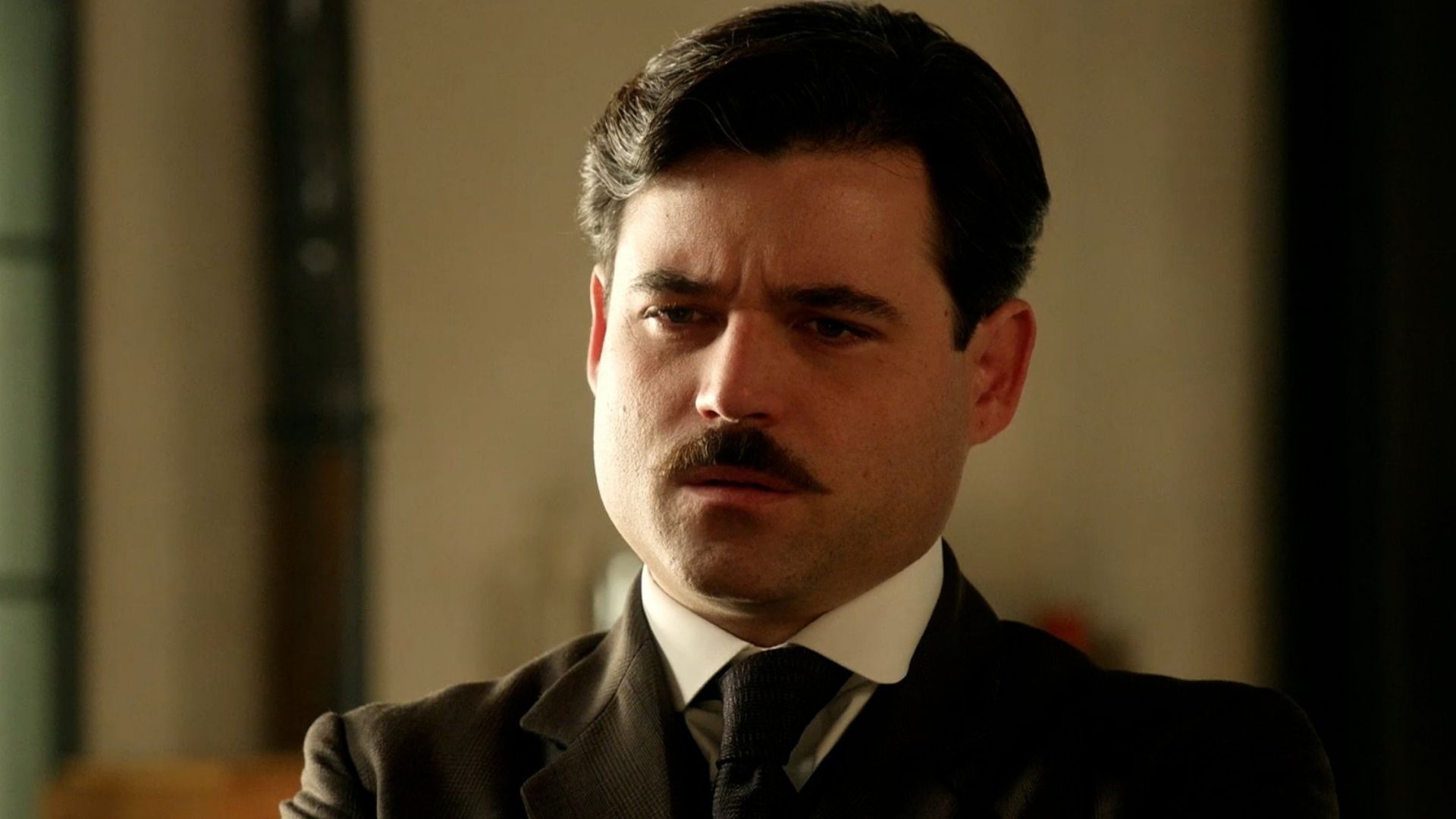 Arturo Sancho (Manuel) in una scena de La Promessa