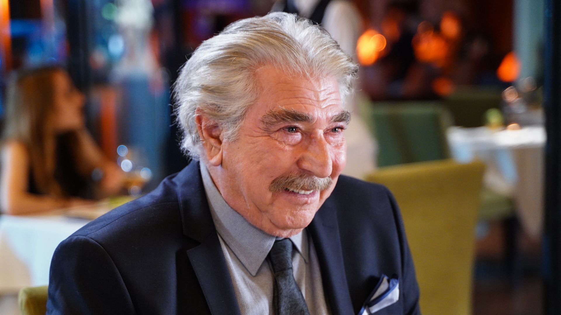 Erdal Ozyagcilar (Hasan Ali) in una scena di Forbidden Fruit 4
