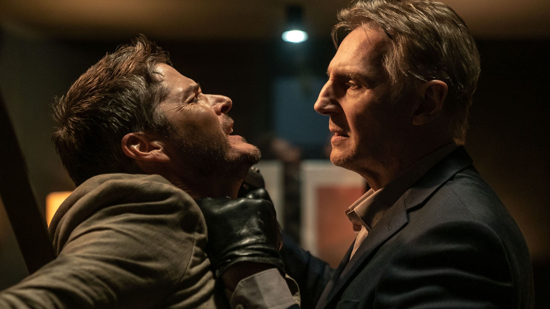 Liam Neeson in una scena del film Memory