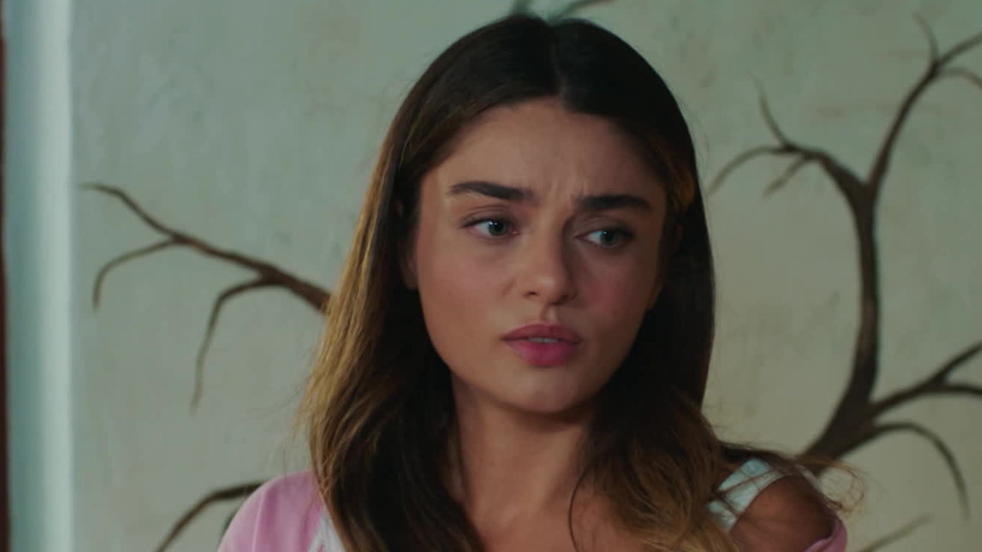 Ayca Aysin Turan (Haziran) in una scena di Be my Sunshine