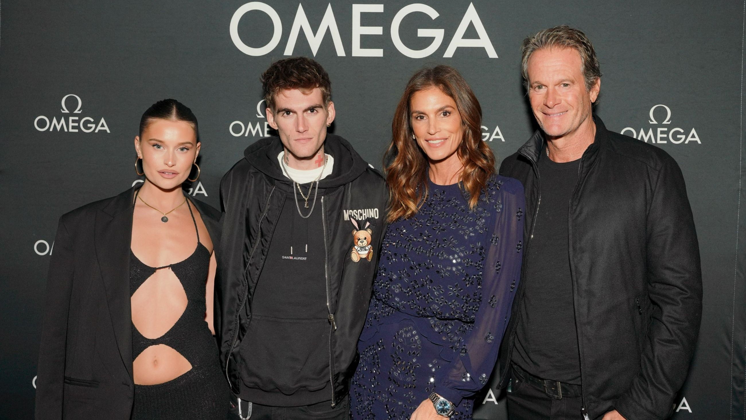 Lexi Wood, Presley Gerber, Cindy Crawford e Rande Gerber all'evento “Haute Living Celebrates Cindy Crawford With OMEGA” - Credits Getty Images