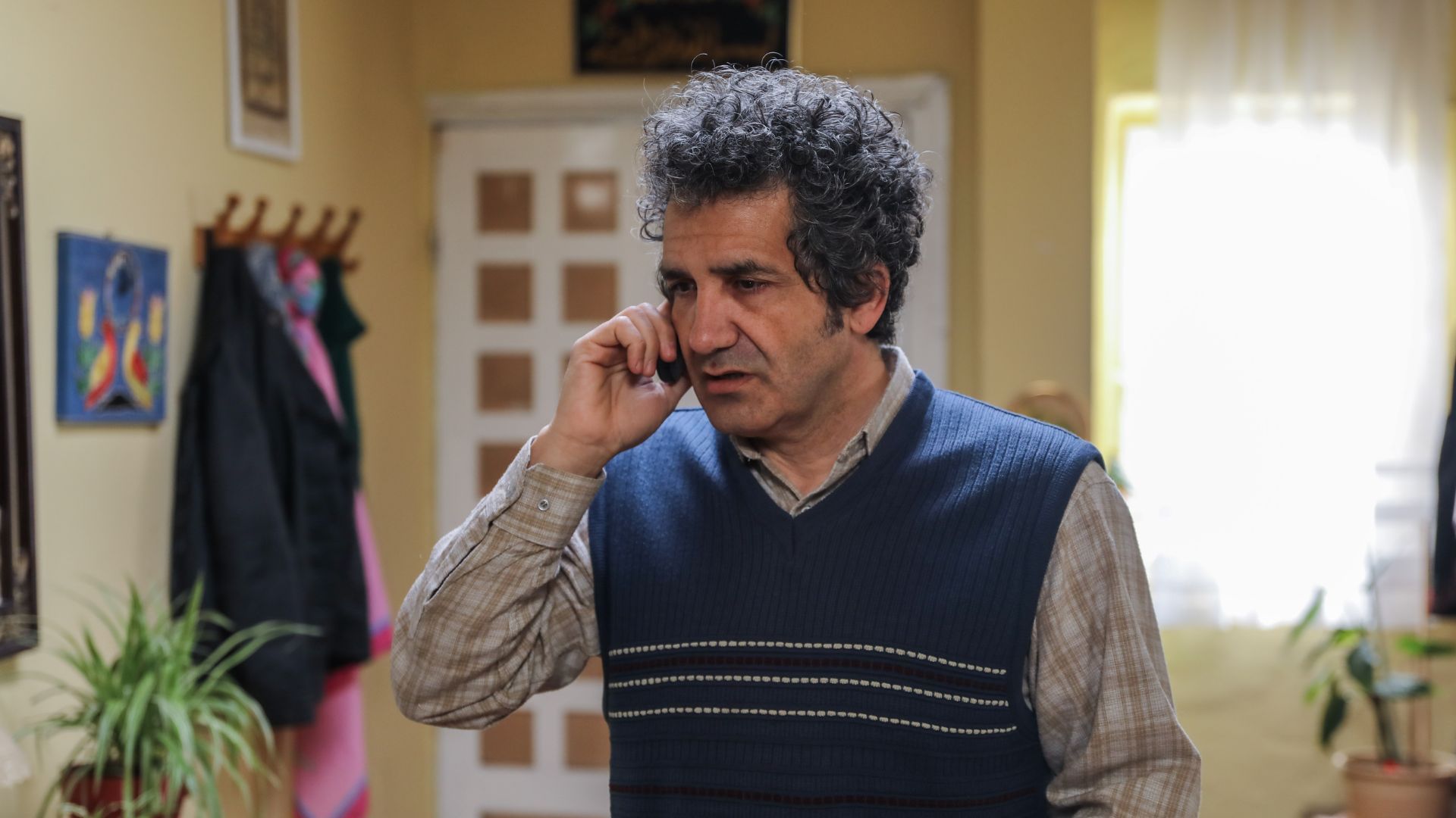 Cuneyt Mete (Orhan) in una scena di Tutto per la mia famiglia