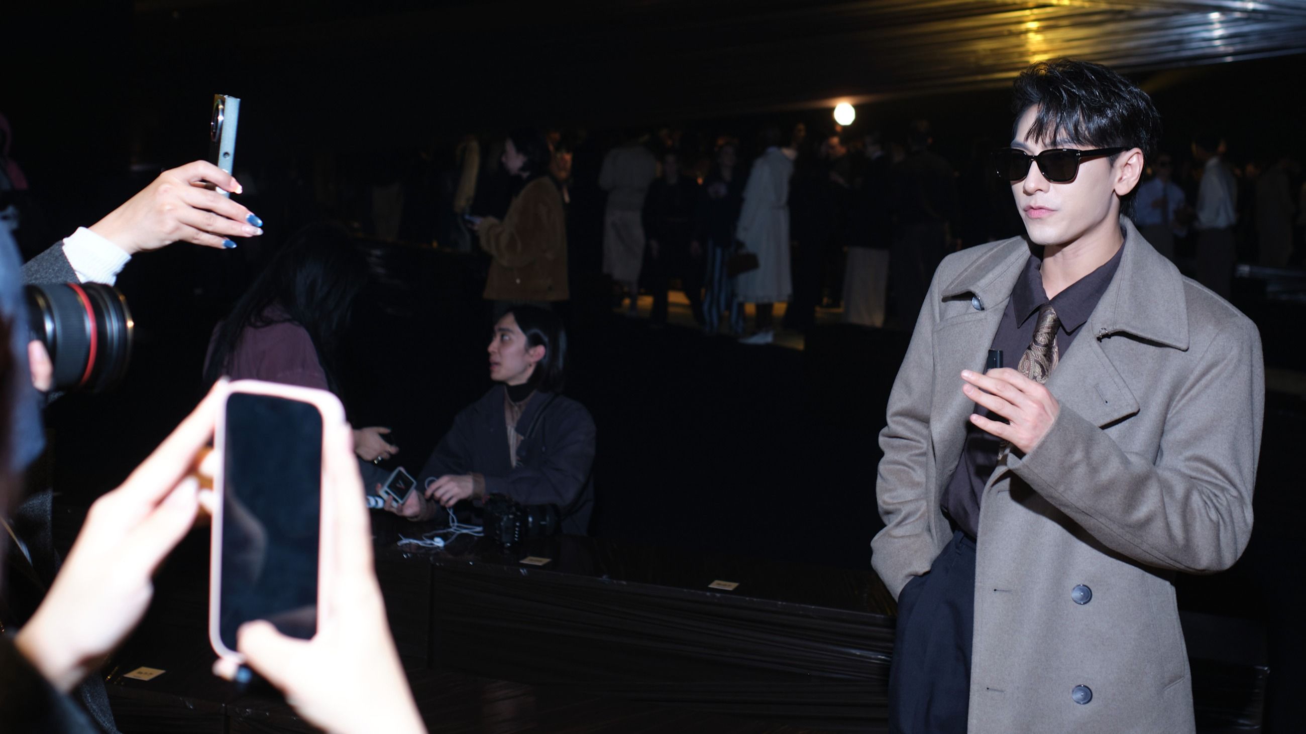 Un ospite durante alla sfilata di Boss durante la Settimana della Moda Uomo di Milano Autunno/Inverno 2025/2026 - Credits: Getty Images
