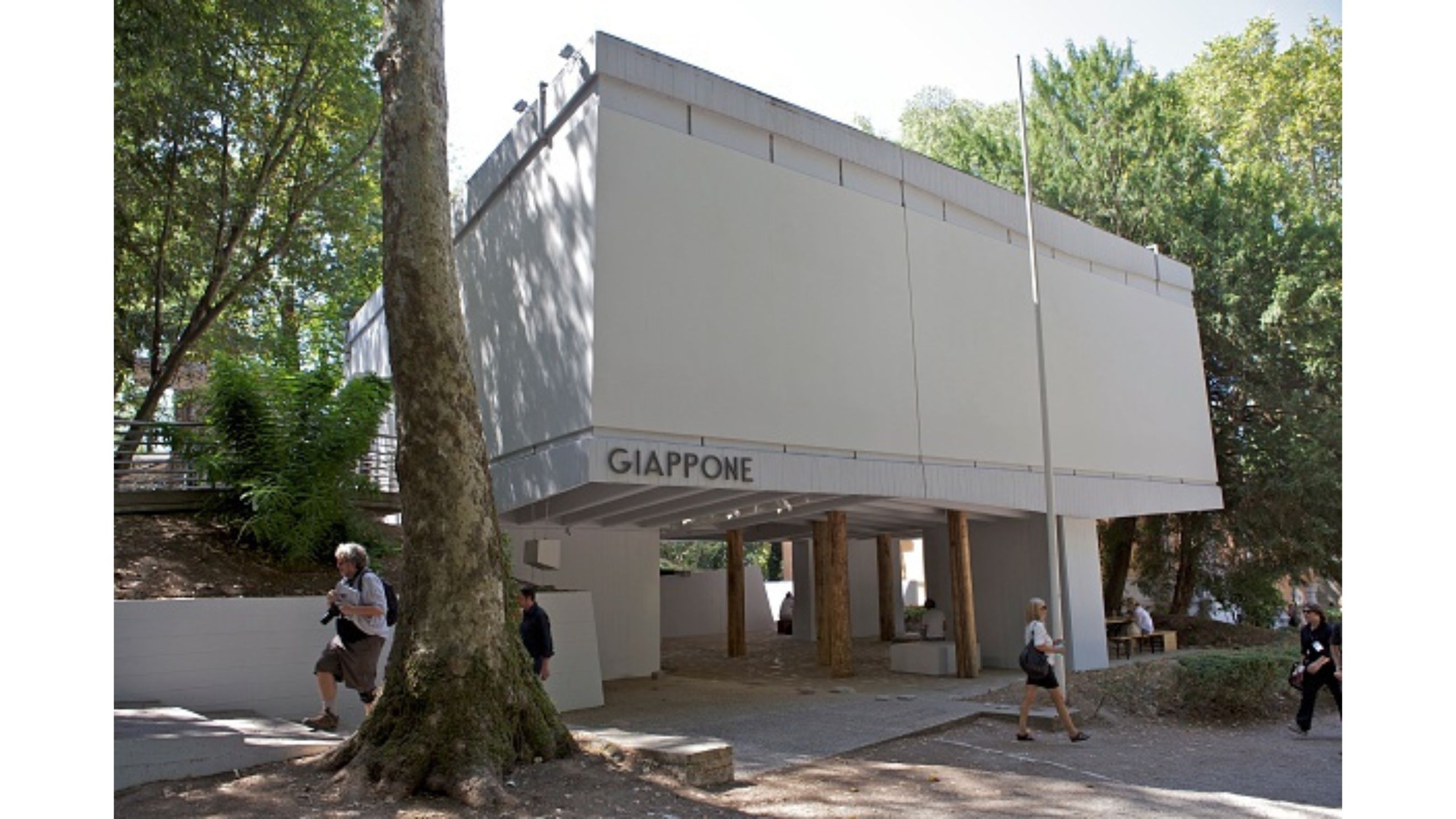 Il Padiglione del Giappone ai Giardini della Biennale di Venezia, protagonista della 19ª Mostra Internazionale di Architettura 2025 intitolata Intelligens. Natural. Artificial. Collective. (Crediti Getty Images) 