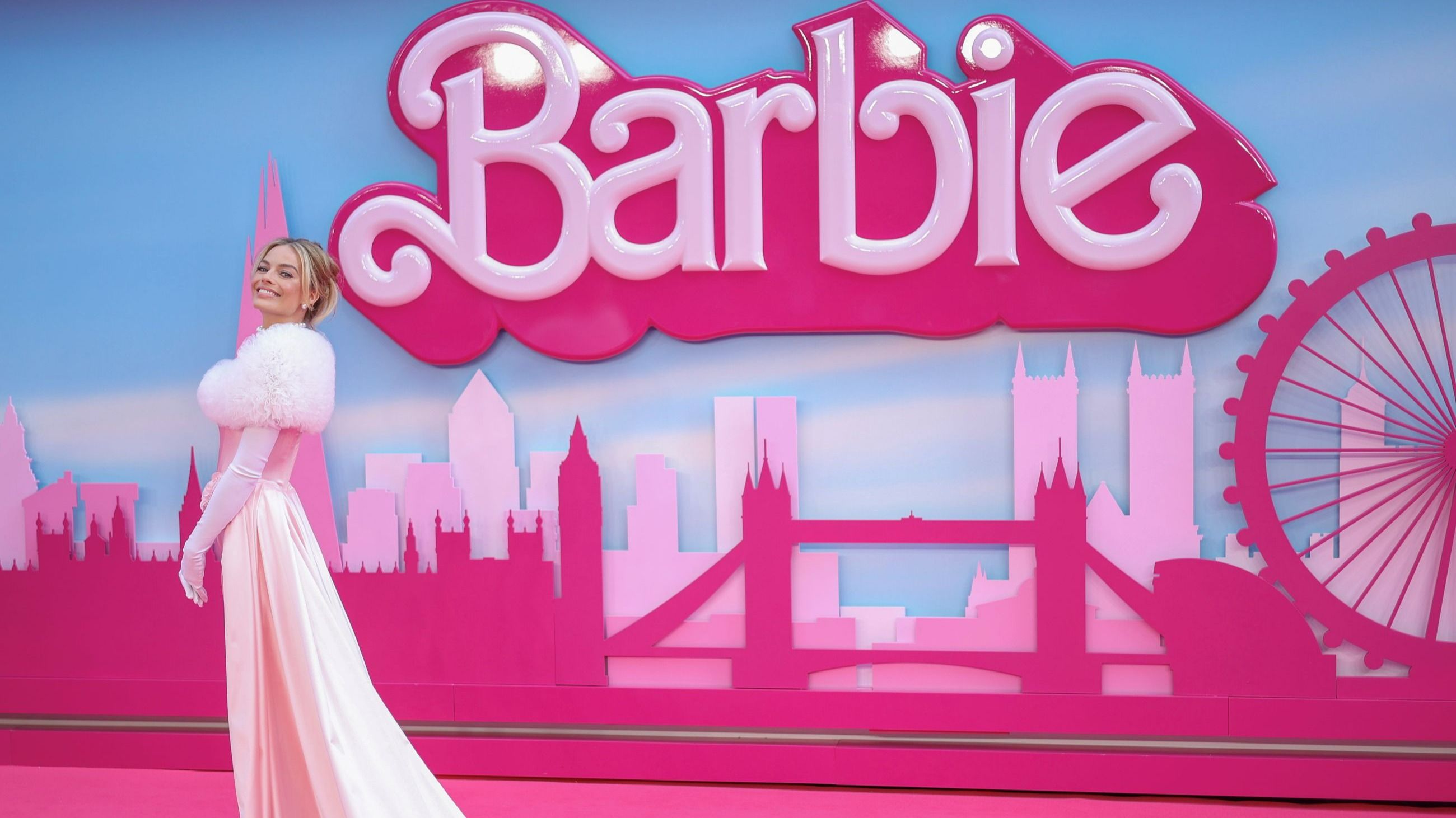 L’attrice Margot Robbie sul red carpet durante la première europea del film “Barbie”, qui al Cineworld Leicester Square di Londra, 2023 - Credits: Getty
