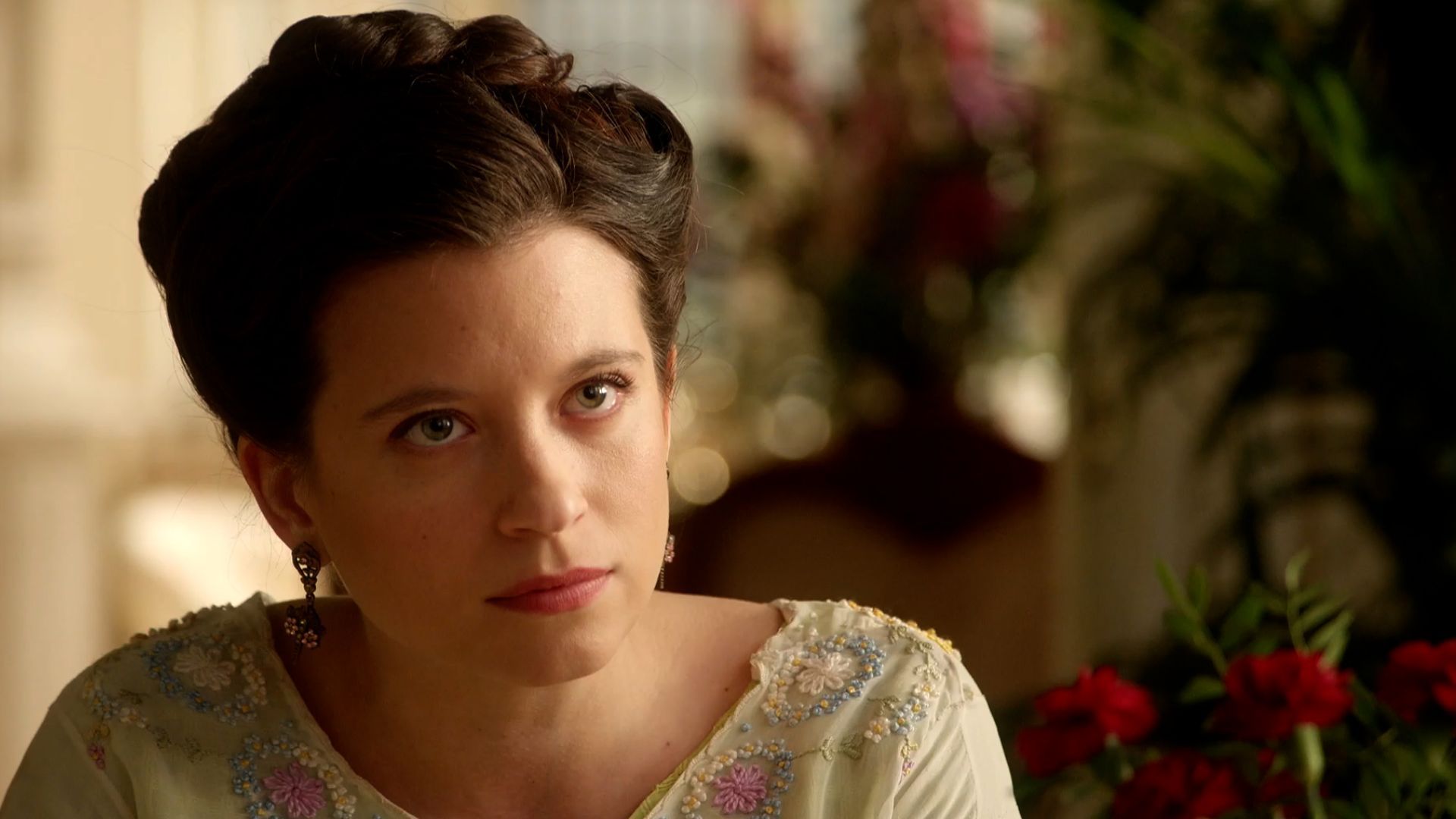 Amparo Pinero (Martina Lujan) in una scena de La promessa