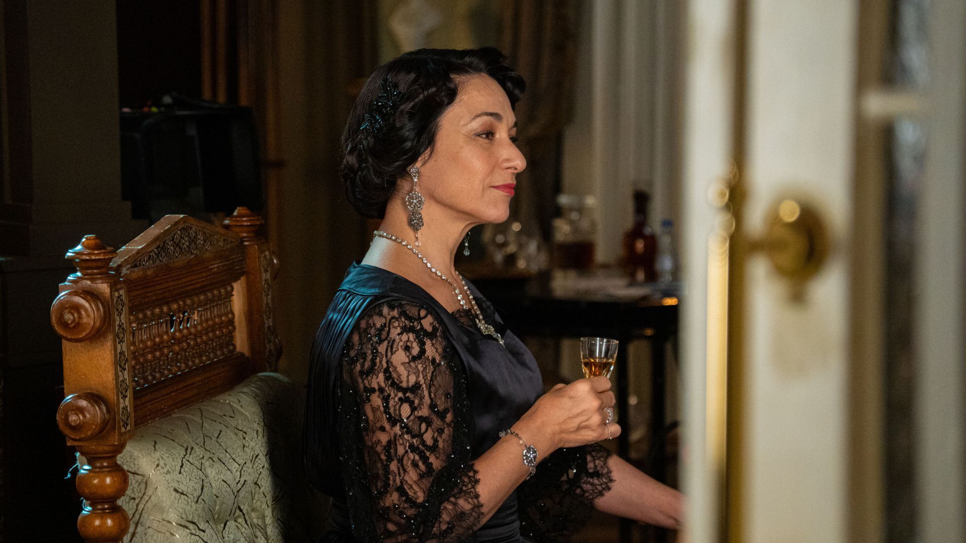 Isabel Serrano (Leocadia) in una scena de La Promessa