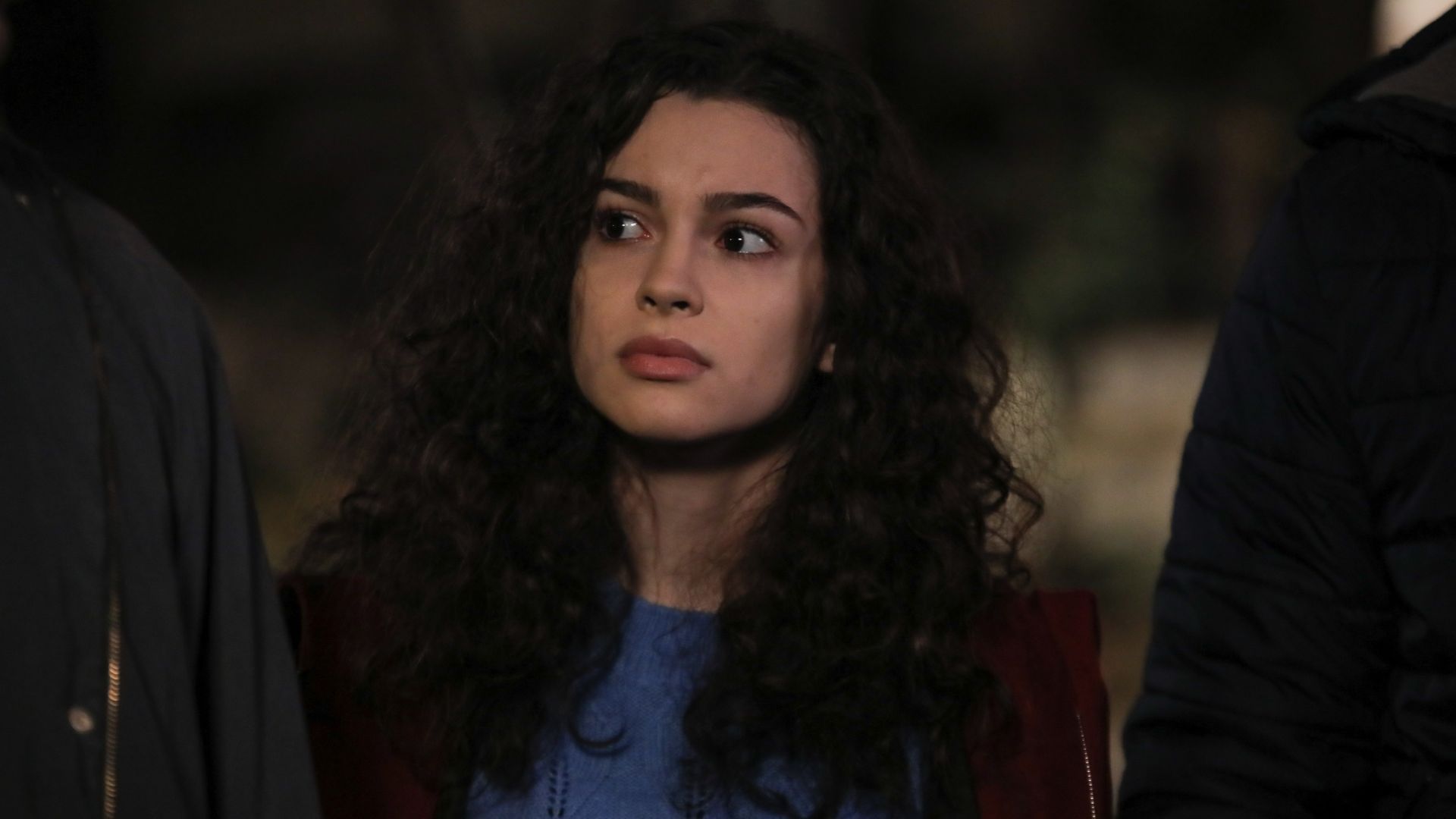 Burcu Yazgı Coşkun (Asiye Eren) in una scena di Tutto per la mia famiglia