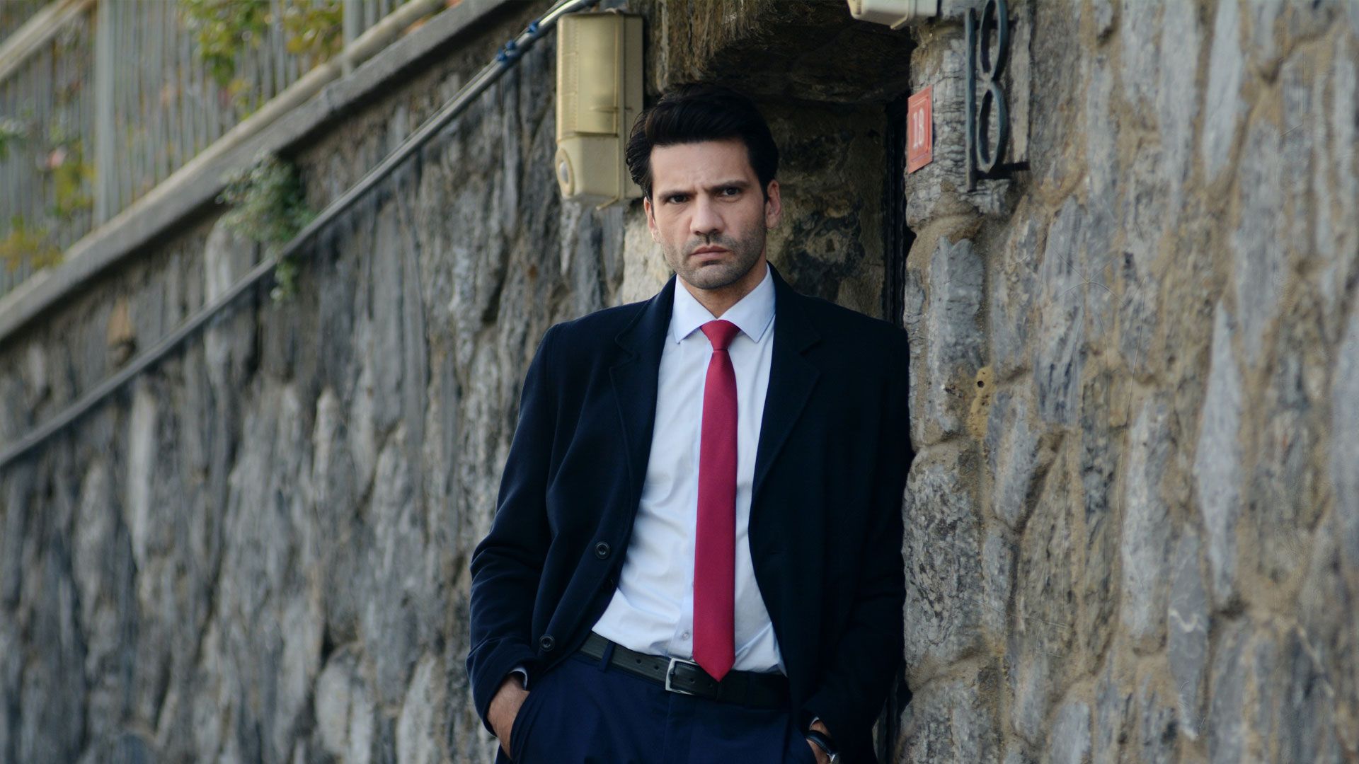 Kaan Urgancıoğlu (Ilgaz Kaya) in una scena di Segreti di Famiglia