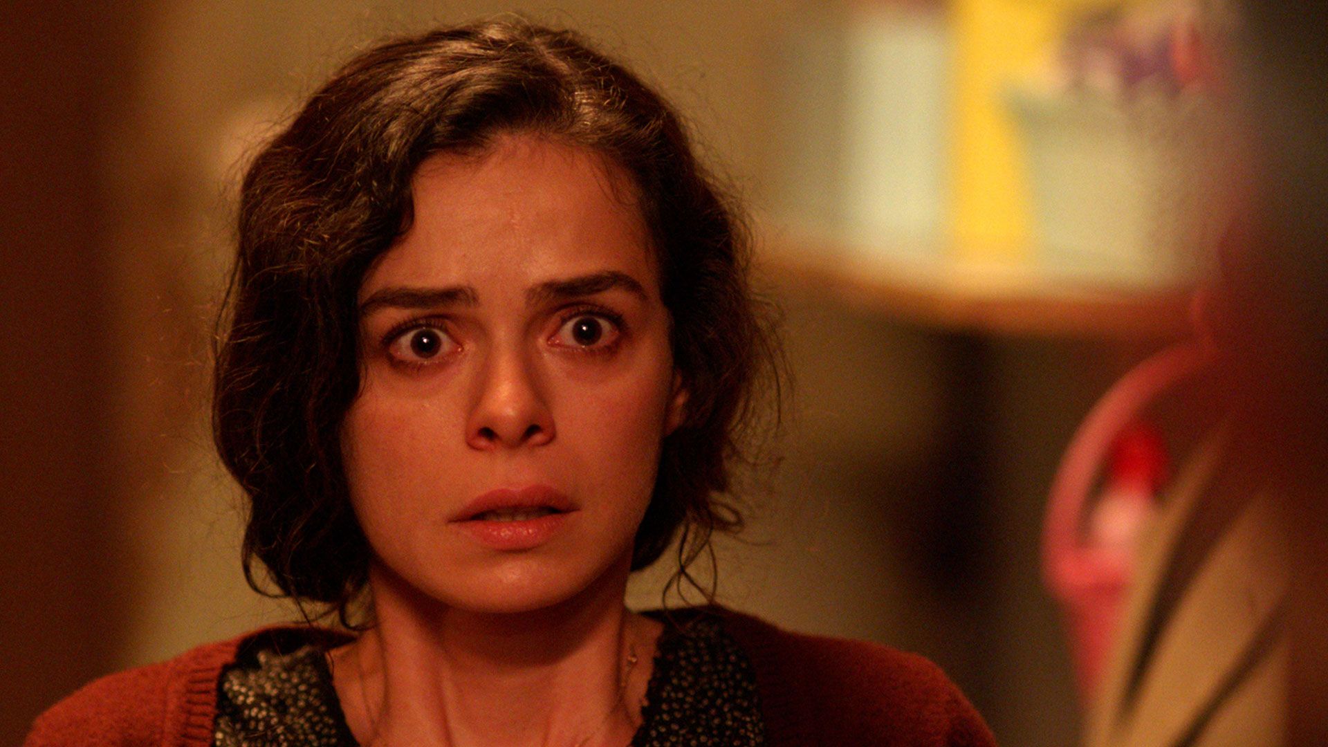 Özge Özpirinçci (Bahar Çesmeli) in una scena di La forza di una donna 2