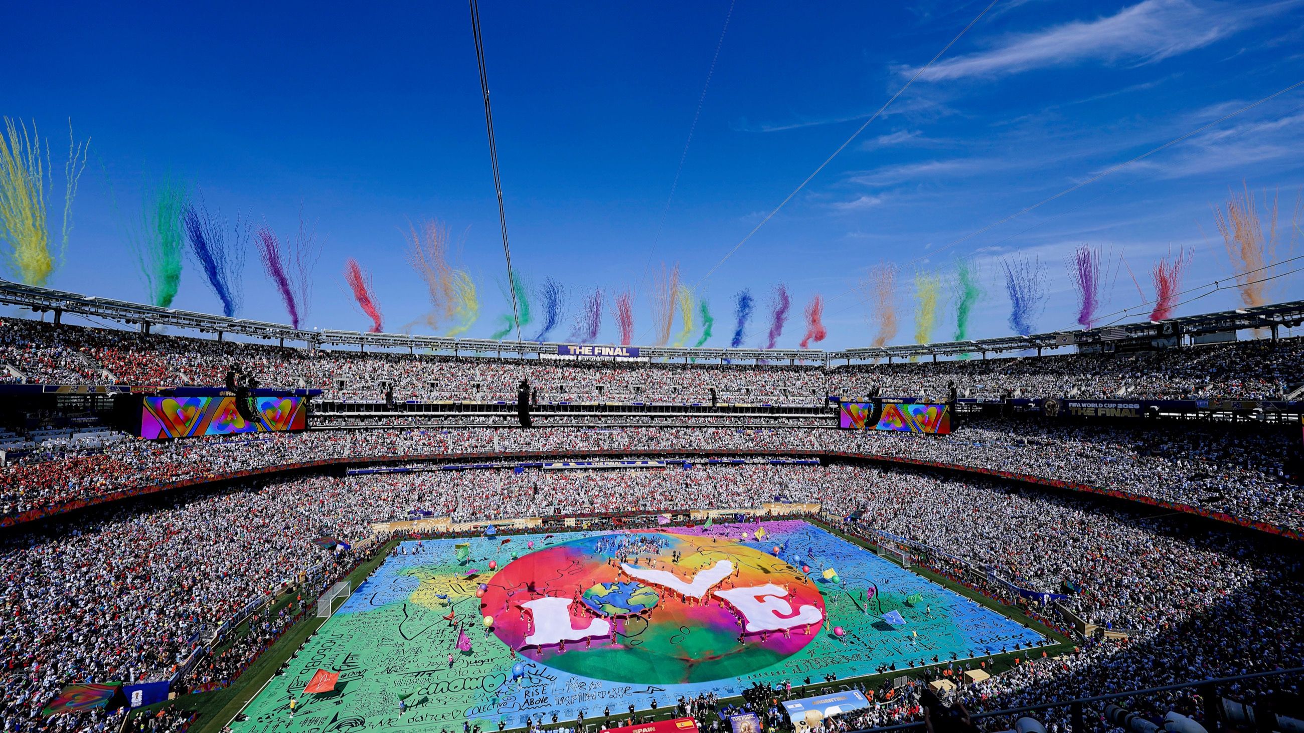 Shakira, Justin Bieber, Burna Boy e Chris Martin si esibiscono durante l’Halftime Show della finale della Coppa del Mondo FIFA 2026 tra Spagna e Argentina al New York New Jersey Stadium, il 19 luglio 2026, a East Rutherford, nel New Jersey - Credits: Getty Images