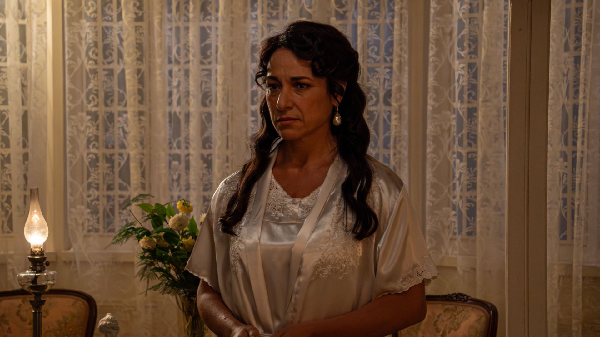 Isabel Serrano (Leocadia) in una scena de La Promessa