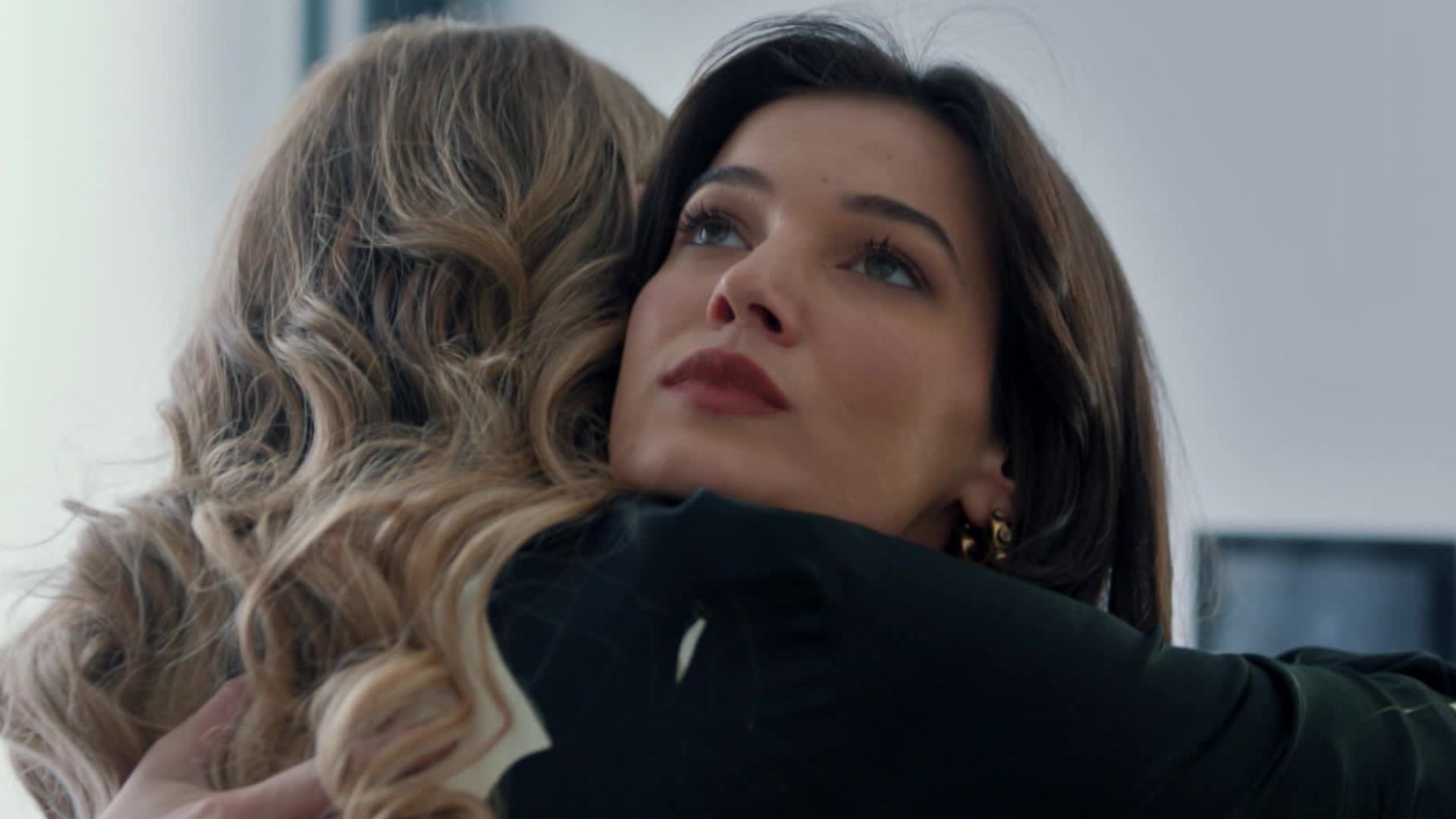 Pinar Deniz (Ceylin) in una scena di Segreti di famiglia 3