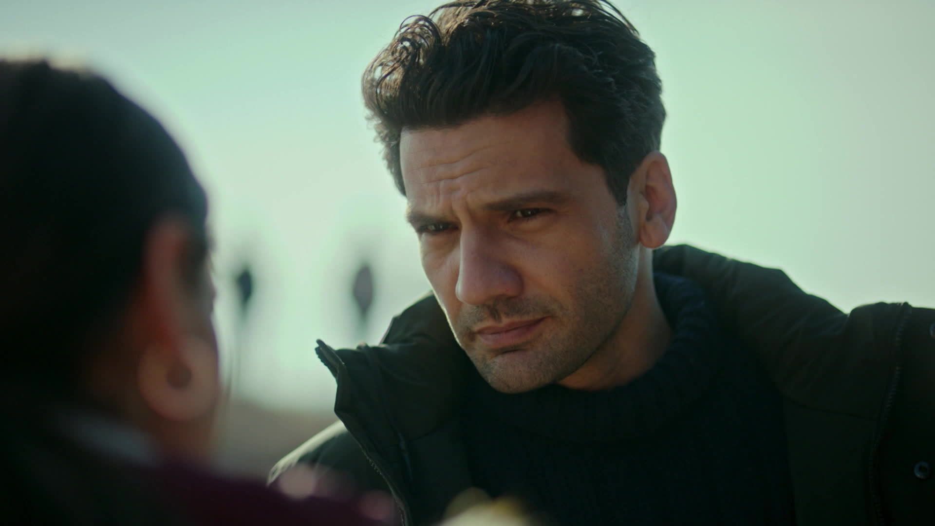 Ilgaz in una scena di Segreti di famiglia 2