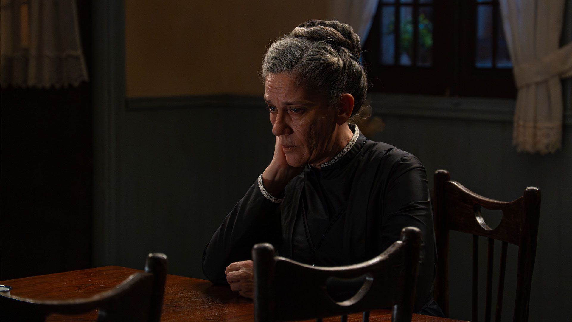 Marga Martínez (Petra) in una scena de La Promessa