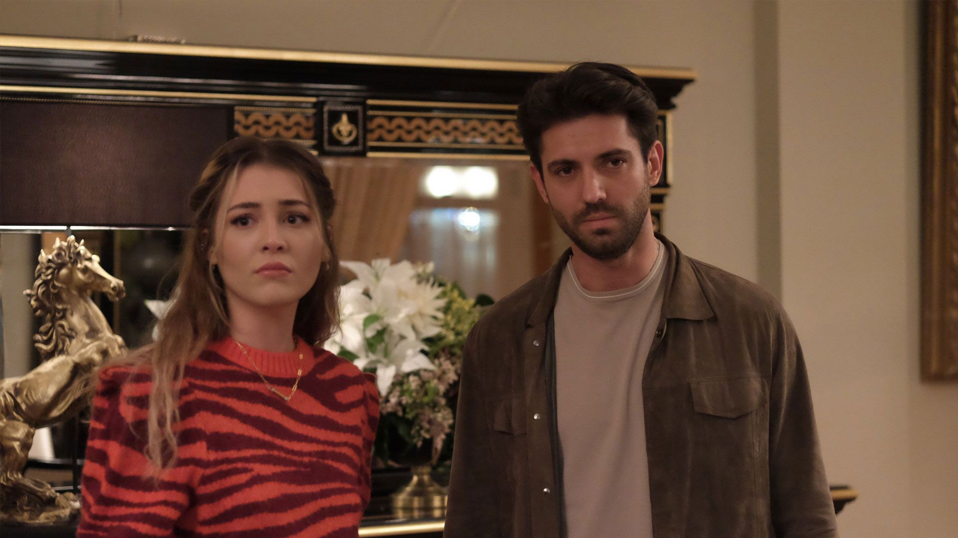 Deniz Işın (İrem Orhun) e Serkay Tütüncü (İlker Ilgaz) in una scena di Innocence