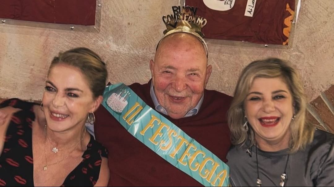 Claudia Gerini festeggia il compleanno del padre
