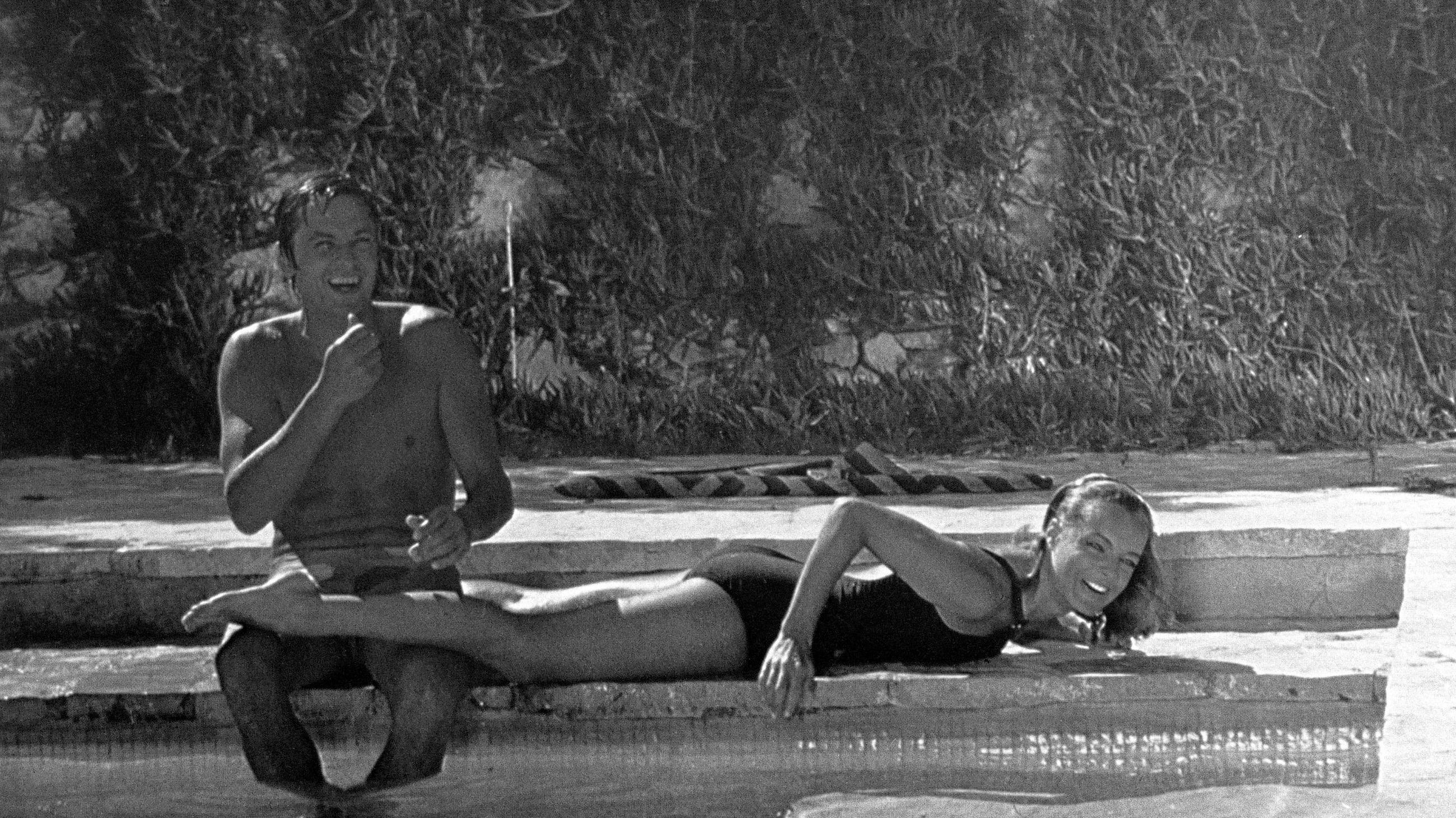 Alain Delon e Romy Schneider sul set de “La Piscine”, 1969 - Credits Getty Images 