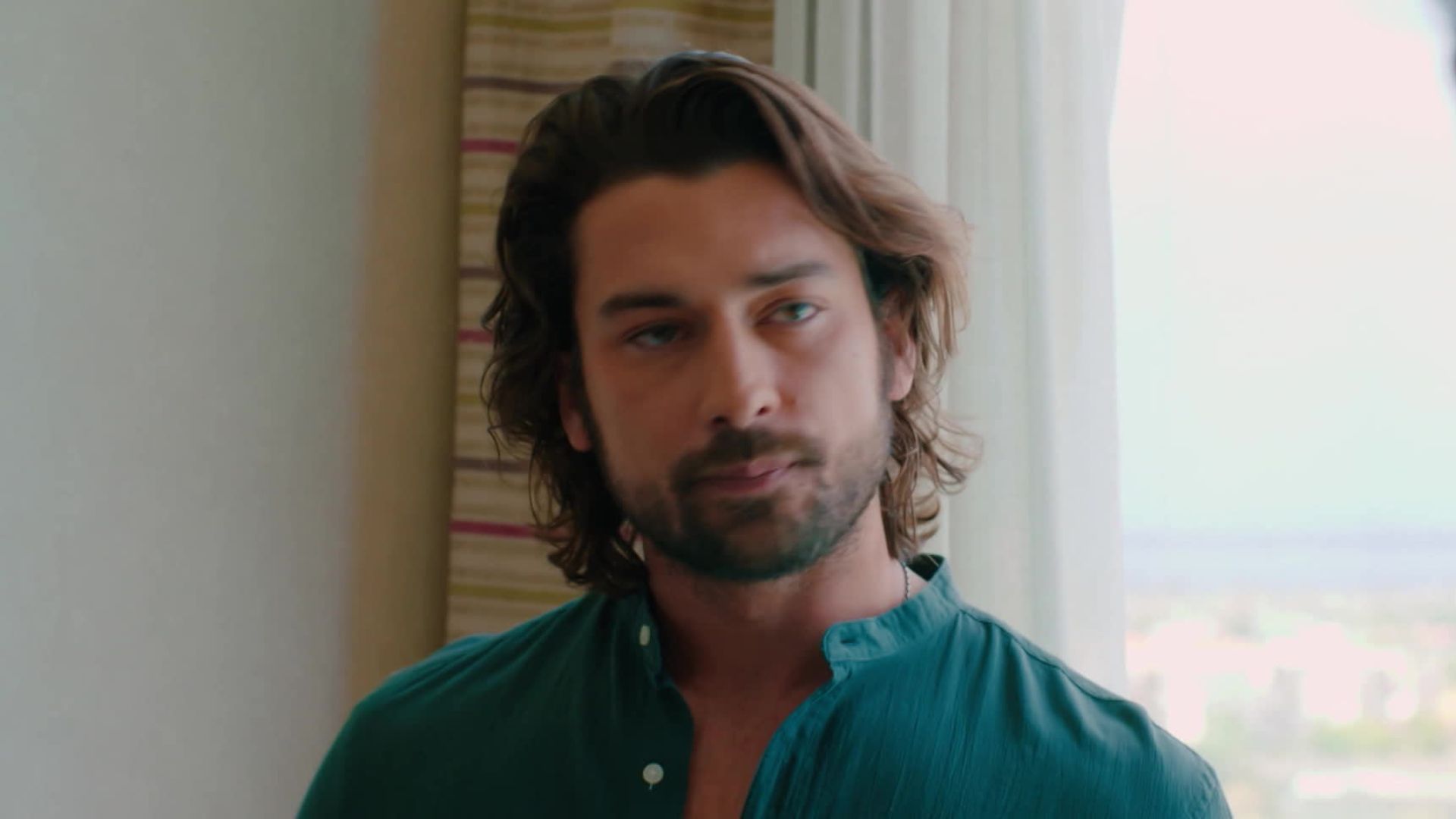 Alp Navruz (Poyraz) in una scena di Be my Sunshine