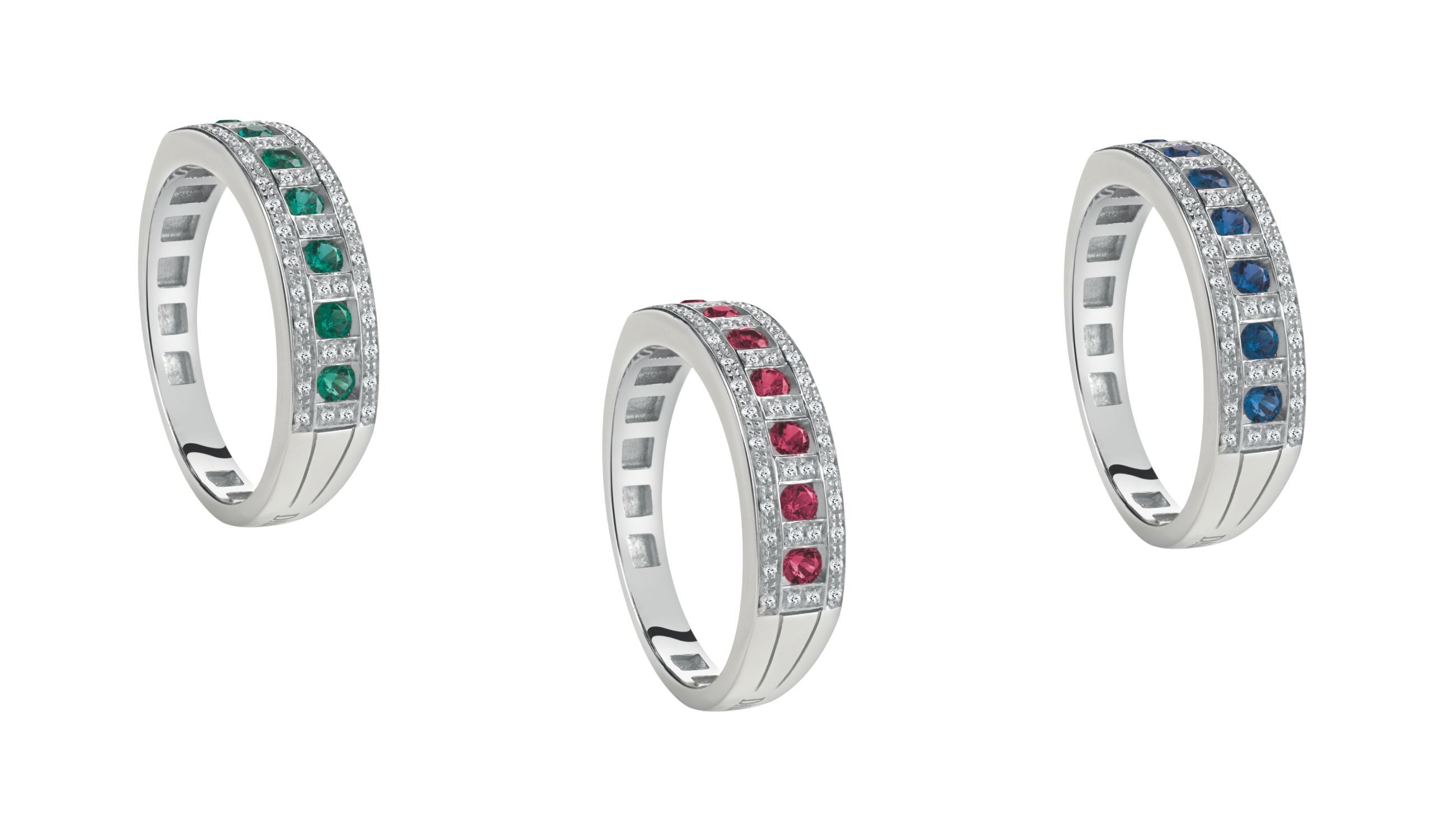 Da sinistra gli anelli Belle Époque con diamanti uniti a smeraldi, rubini o zaffiri - Credits: Ufficio Stampa