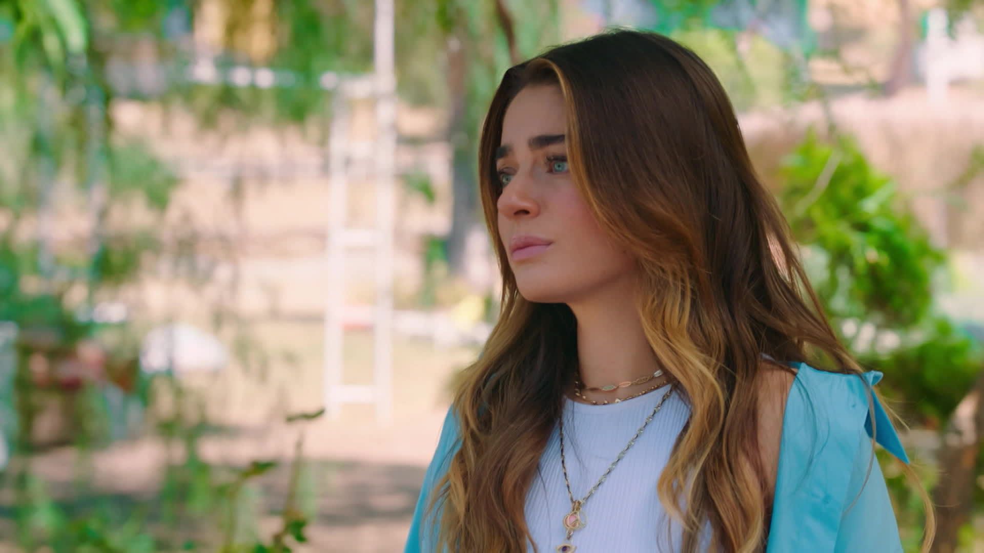 Ayca Aysin Turan (Haziran) in una scena di Be My Sunshine