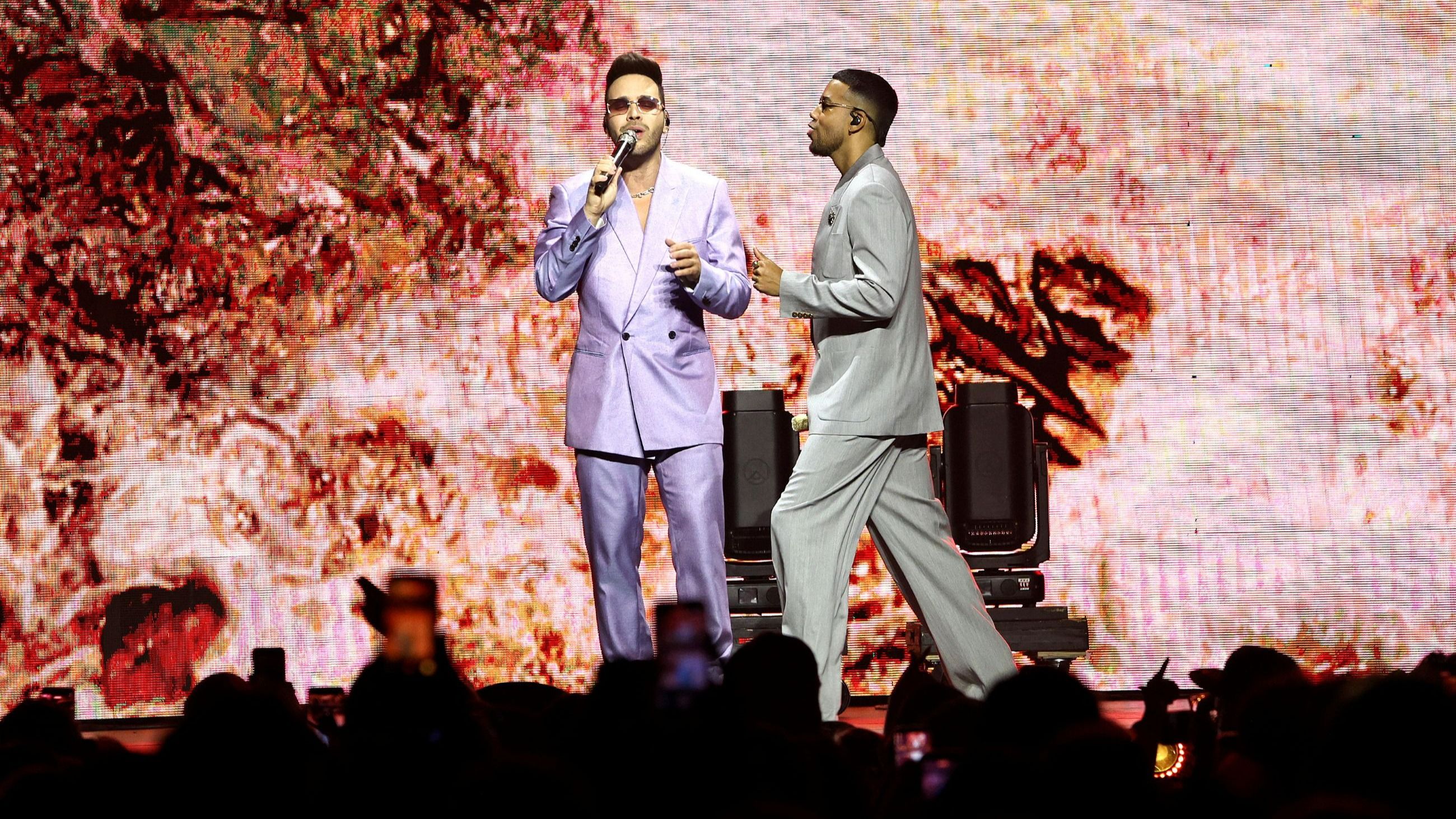 Prince Royce e Romeo Santos si esibiscono sul palco della Scotiabank Arena il 29 maggio 2026 a Toronto, Ontario - Credits: Getty Images 
