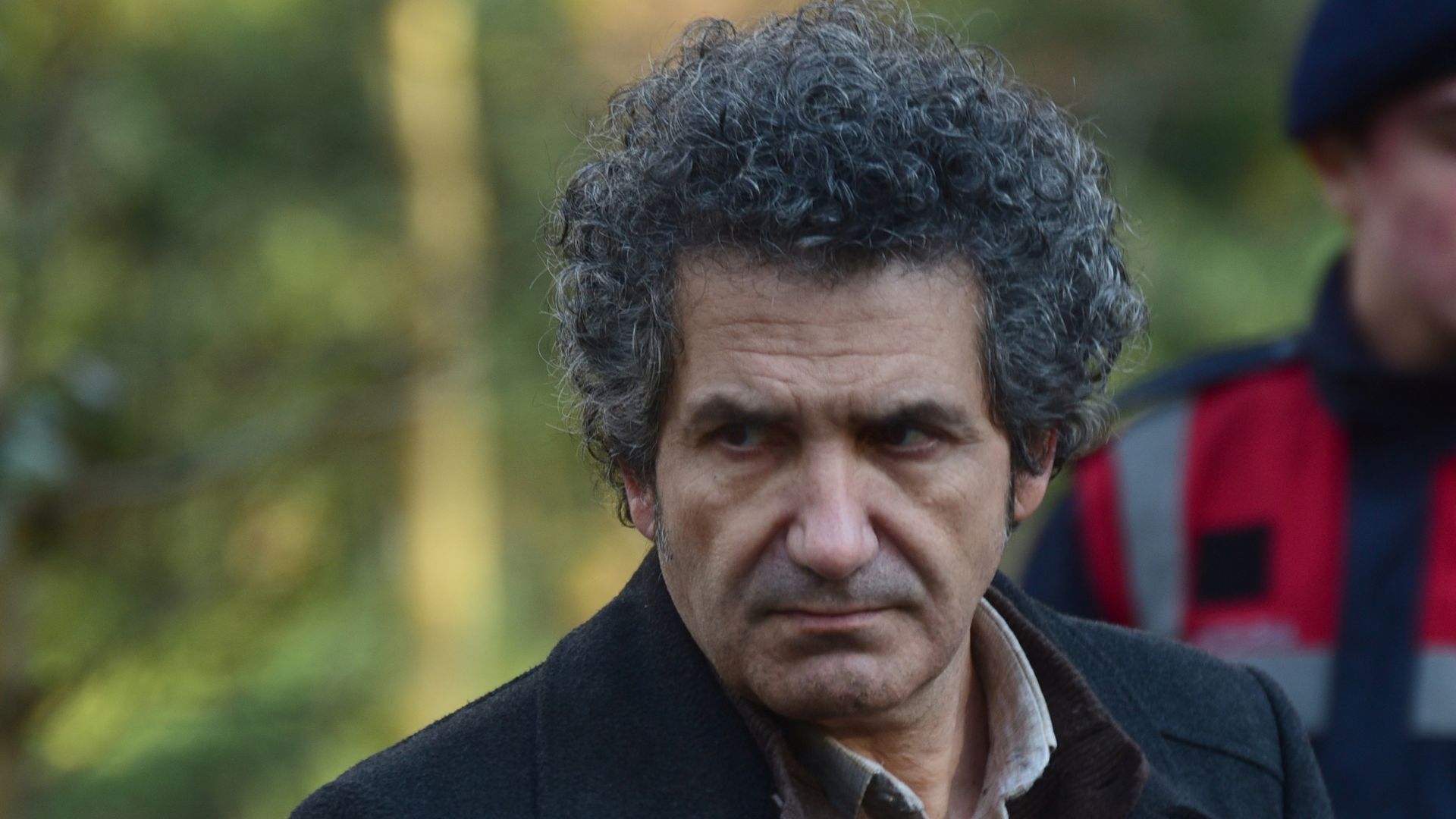 Cuneyt Mete (Orhan) in una scena di Tutto per la mia famiglia 2