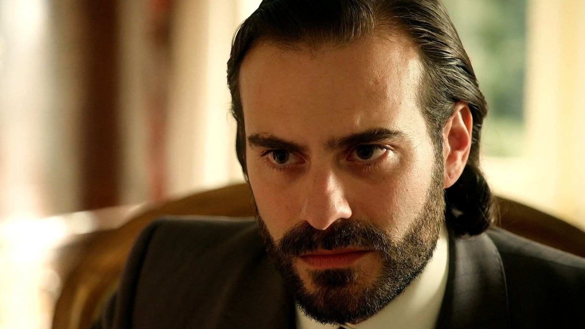 Ibrahim Al Shami (Adriano) in una scena de La Promessa