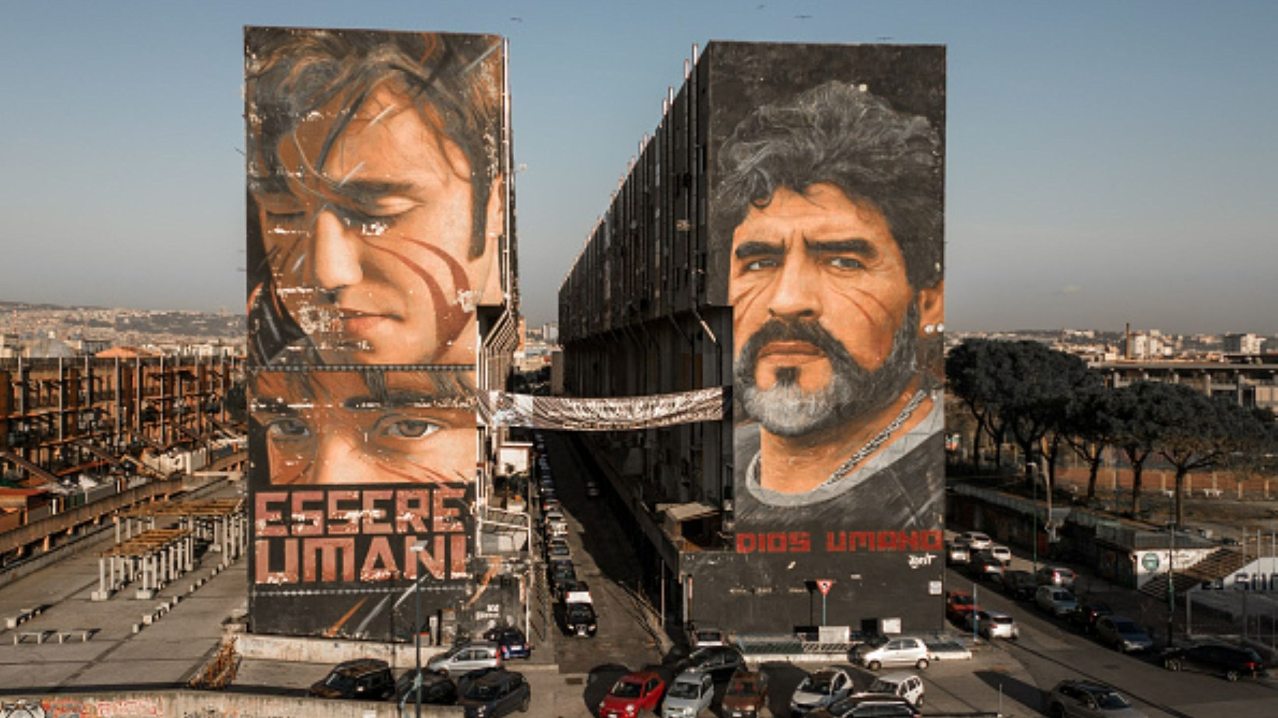 I murales monumentali di Jorit Agoch a San Giovanni a Teduccio, con “Scugnizzo Niccolò” a sinistra e Diego Armando Maradona a destra, fotografati il 2 febbraio 2024 durante l’avvio dei lavori di riqualificazione dell’area - Credits Getty Images