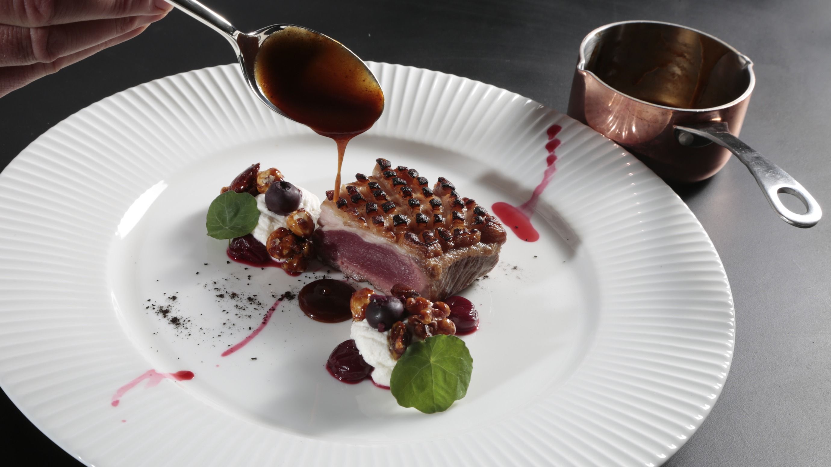 Agnello cotto sul fuoco, ricotta di capra, sottobosco fermentato, ciliegie e frutta secca 
Credits: Courtesy Press Office 
