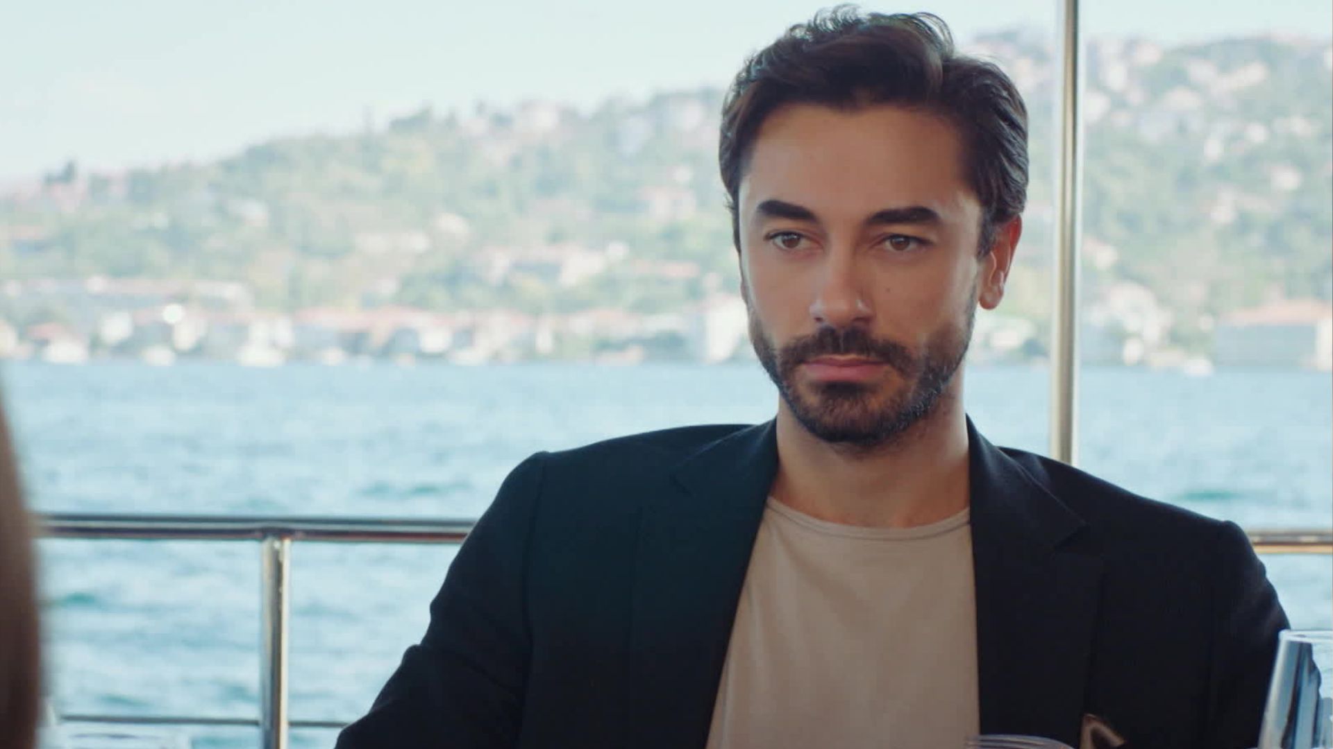 Gokhan Alkan (Kerim) in una scena di Forbidden Fruit 4
