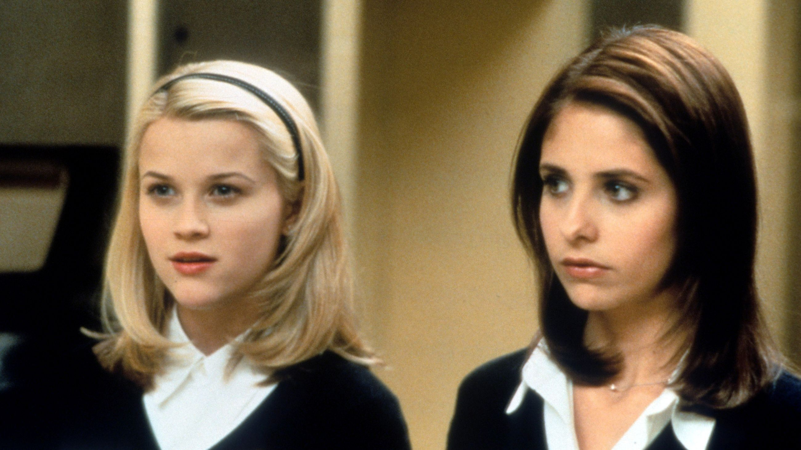 Reese Witherspoon (nel ruolo di Annette Hargrove) e Sarah Michelle Gellar (che intepreta Kathryn Merteuil) nel film Cruel Intentions, prima regola non innamorarsi, 1999 - Credits: Getty Images