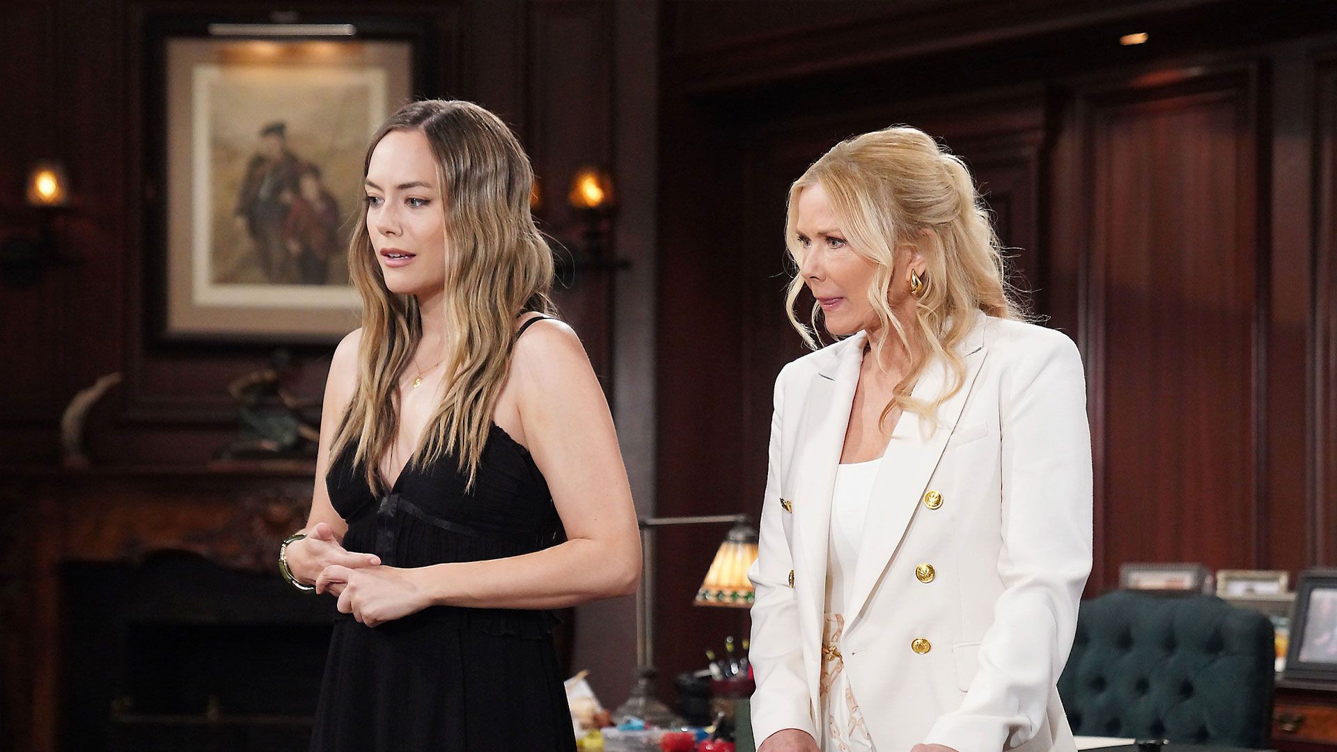 Annika Noelle (Hope Logan) e Katherine Kelly Lang (Brooke Logan) in una scena di Beautiful