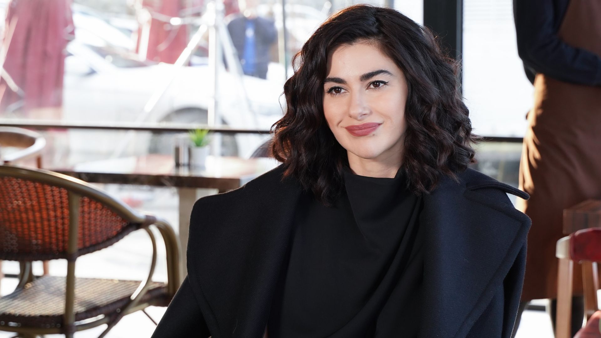 Nesrin Cavadzade (Sahika) in una scena di Forbidden Fruit 4