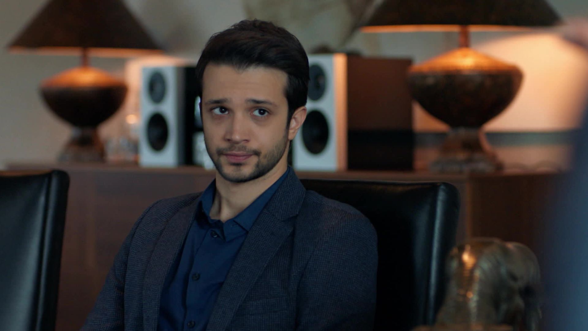 Cinar in una scena di Segreti di famiglia 3