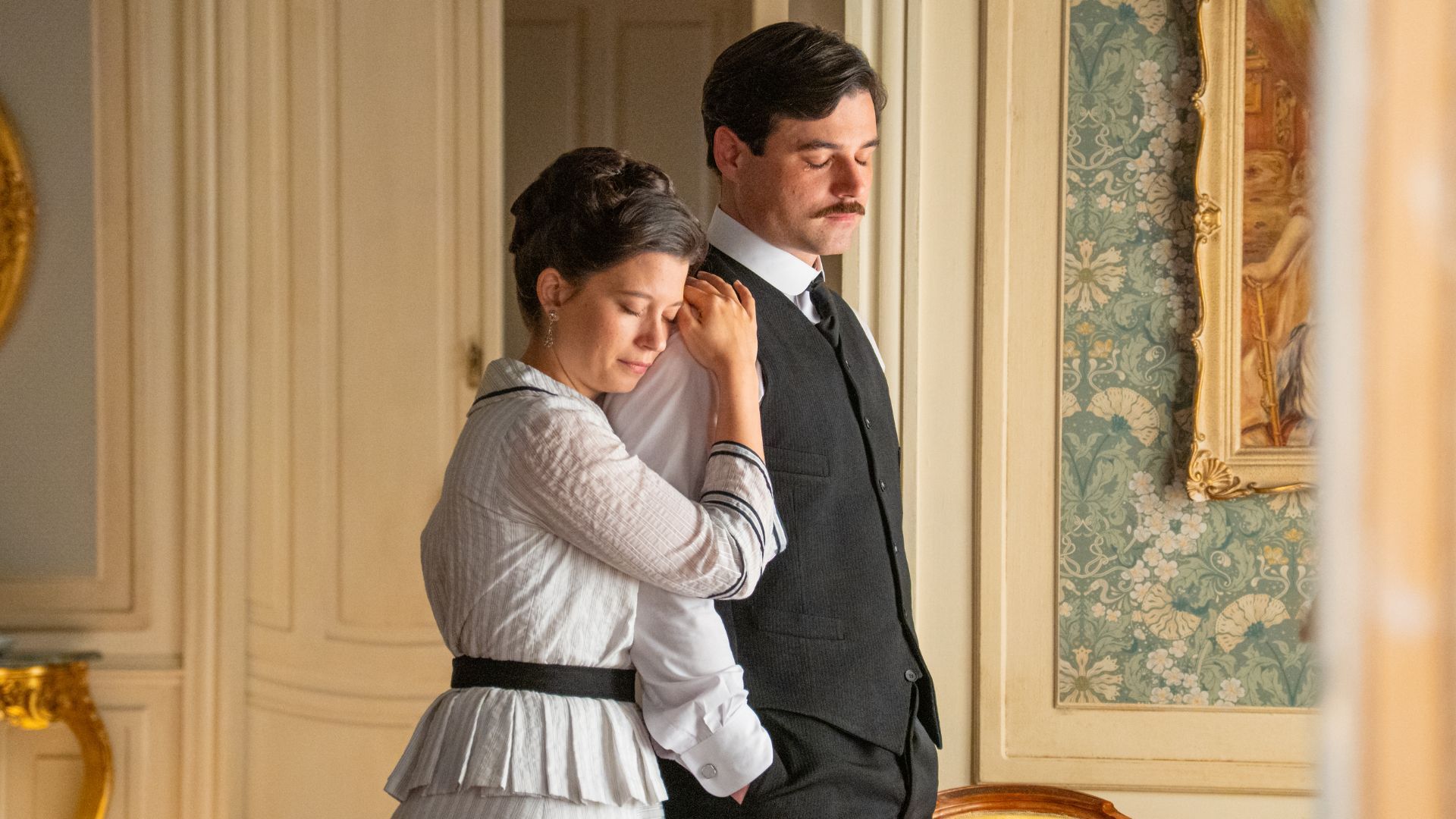 Martina e Manuel in una scena de La Promessa