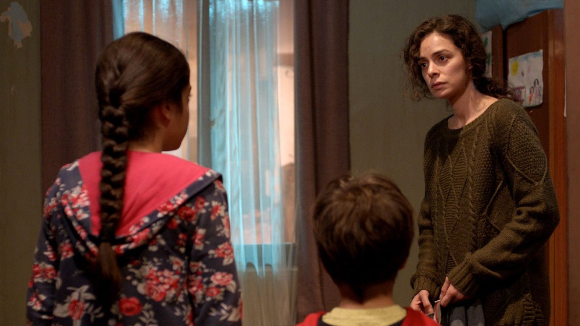 Ozge Ozpirincci (Bahar Cesmeli) in una scena di La forza di una donna