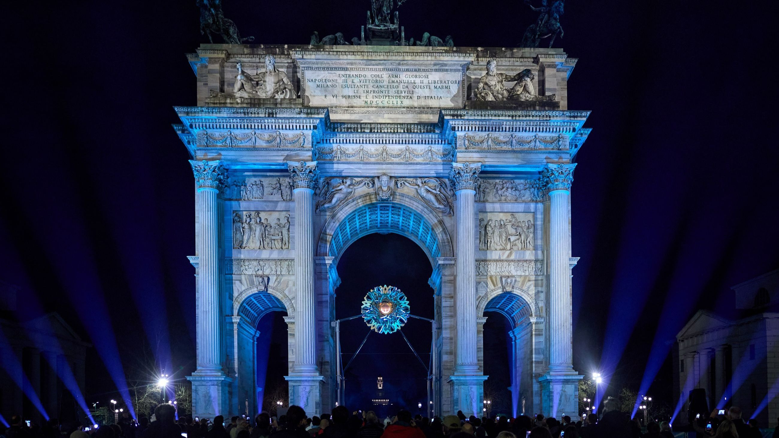 La fiamma paralimpica all’interno del braciere prima della cerimonia di chiusura dei Giochi Paralimpici Invernali di Milano Cortina 2026, il 15 marzo 2026, all’Arco della Pace, a Cortina d’Ampezzo, in Italia - Credits: Getty Images