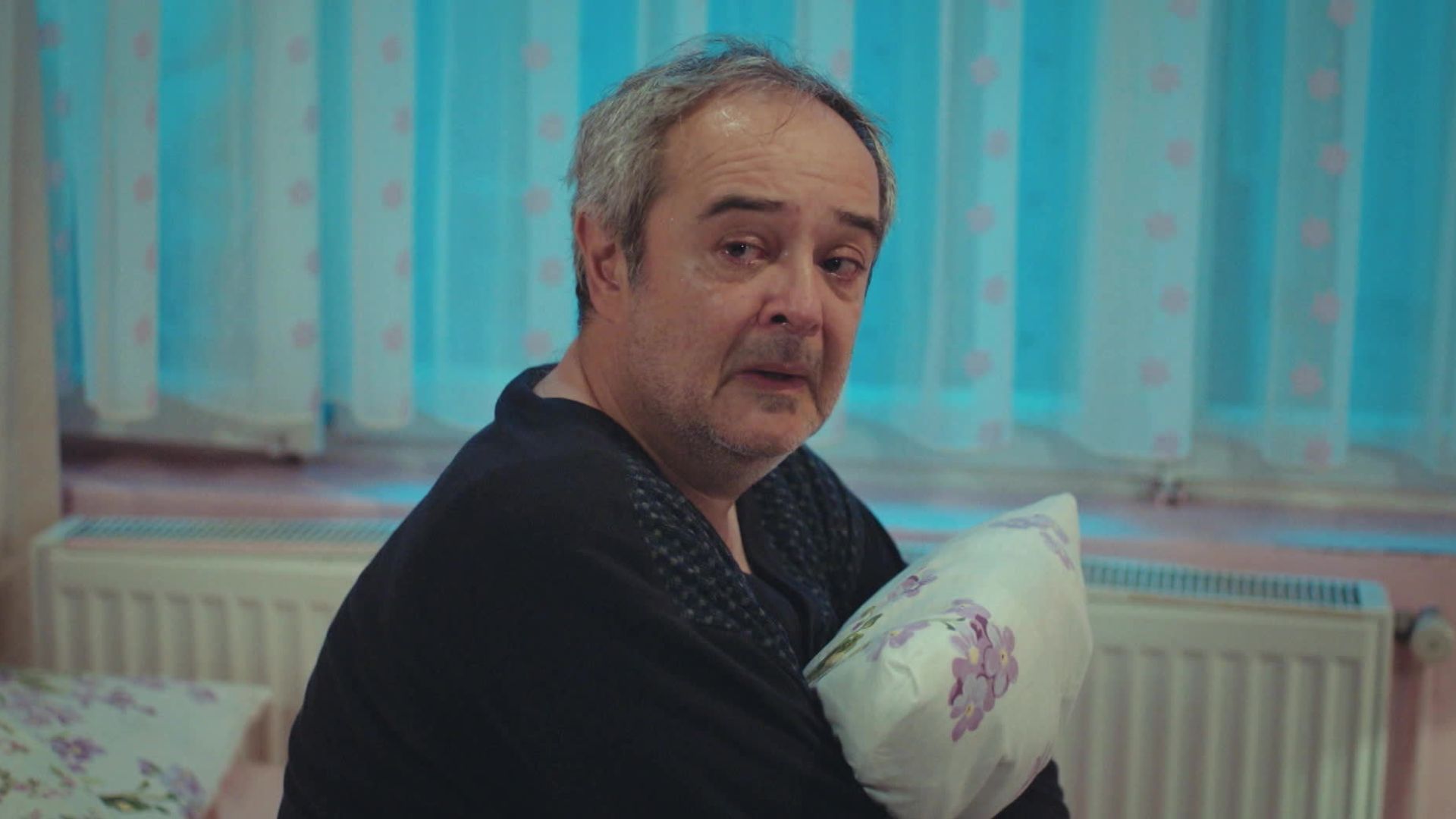 Enver in una scena de La forza di una donna 3