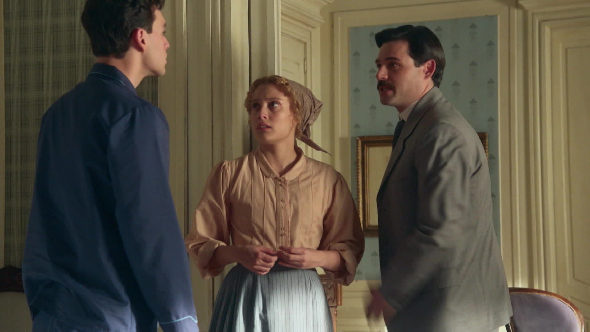 Jana, Manuel e Curro in una scena de La promessa