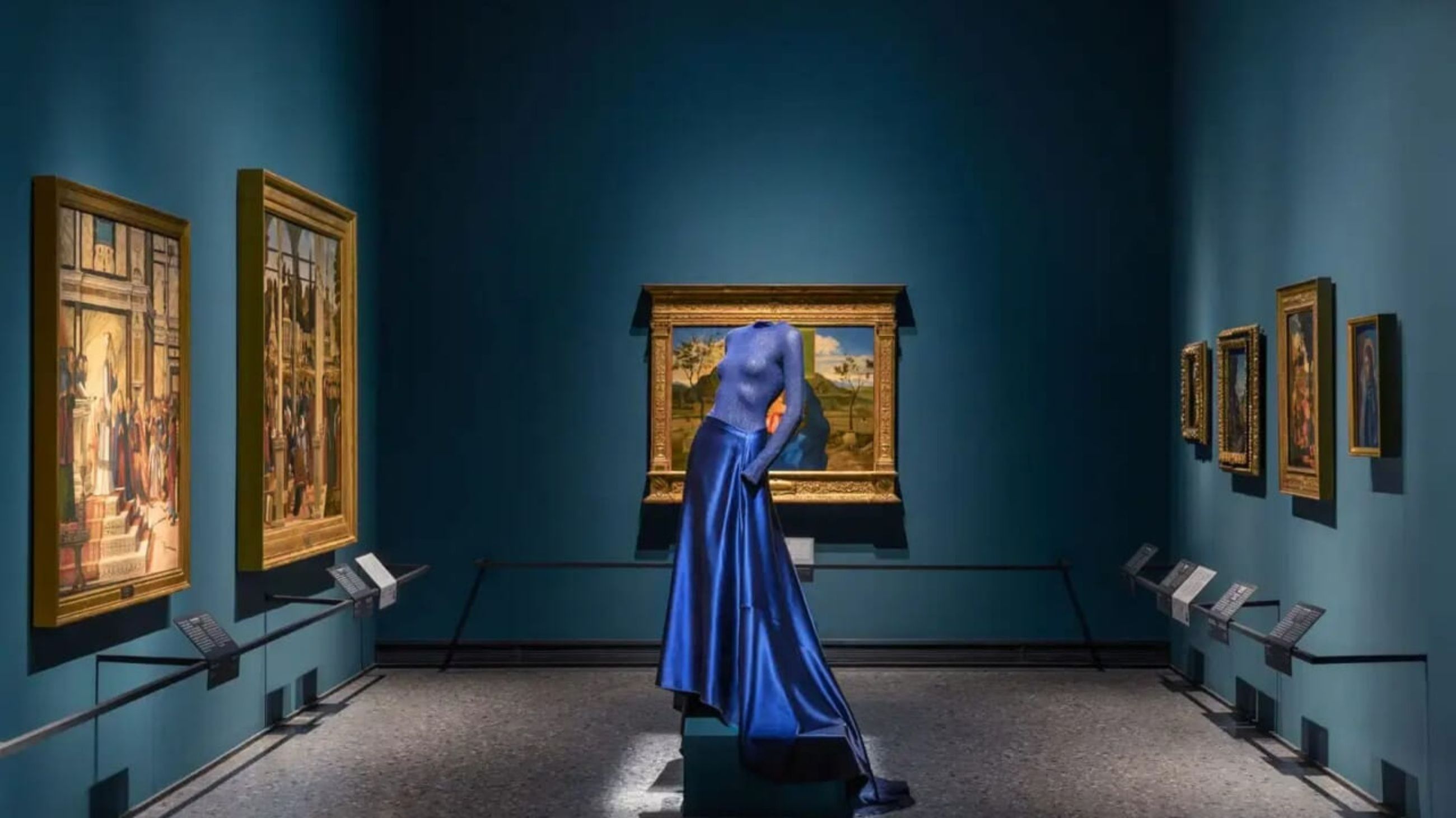 Immagine dalla mostra “Giorgio Armani. Milano, per amore” presso la Pinacoteca di Brera di Milano fino all’11 gennaio 2026 - Courtesy Press Office