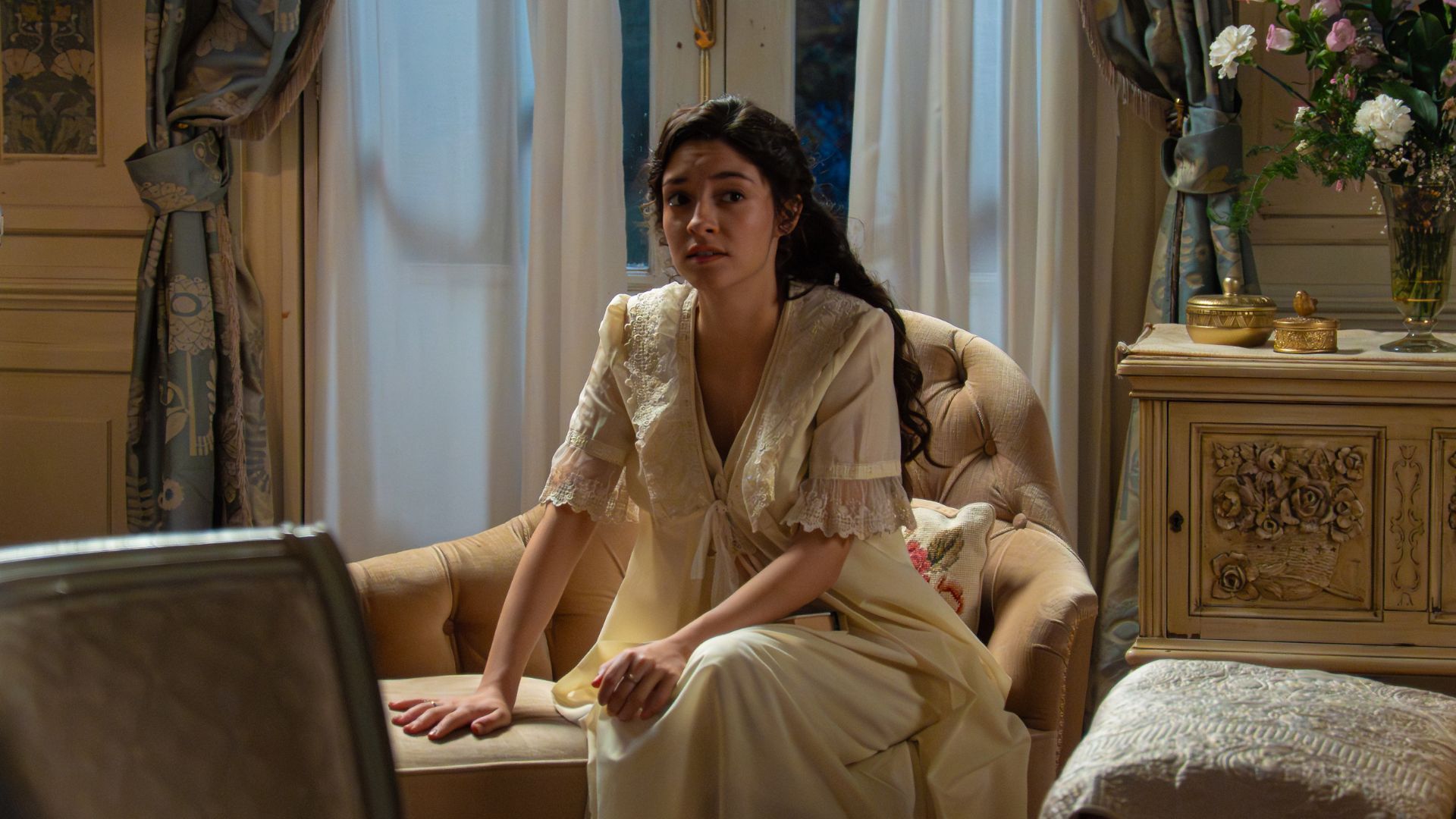 Marta Costa (Angela) in una scena de La Promessa